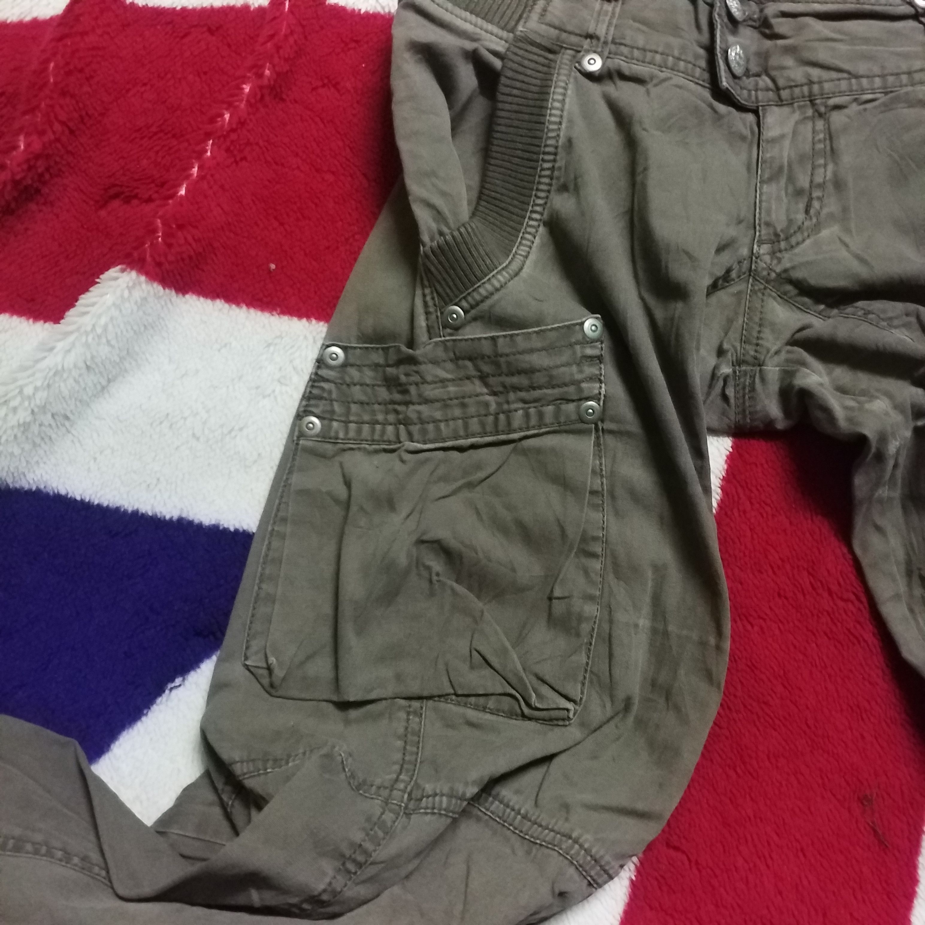 Japanese Brand LOW RISE SUPER FLARE CARGO PANT DISTRESS Size 32" / US 10 / IT 46 - 6 Thumbnail