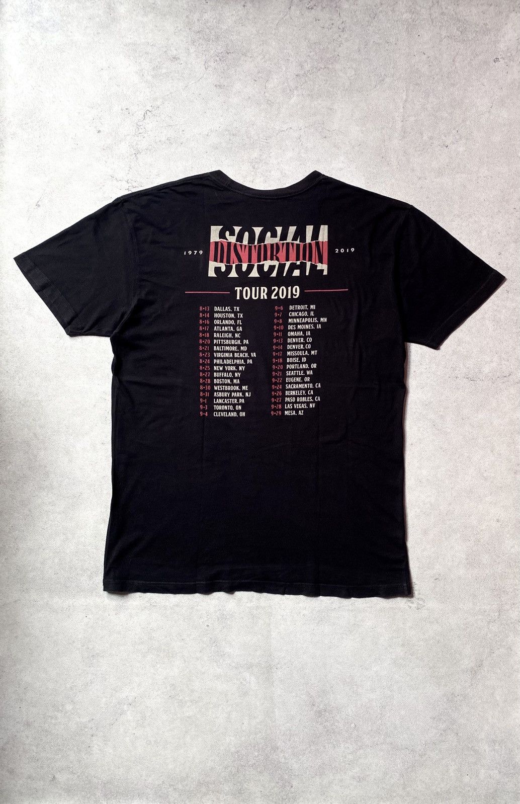 Band Tees Vintage SOCIAL DISTORTION 40th Anniv Tour 2019 Tshirt Size US L / EU 52-54 / 3 - 2 Thumbnail