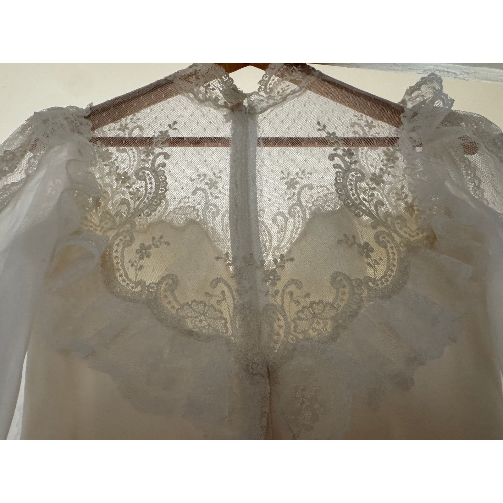 Luxe Vintage Eve of Milady Lace Stunning Wedding Dress with Hat Size S / US 4 / IT 40 - 16 Thumbnail