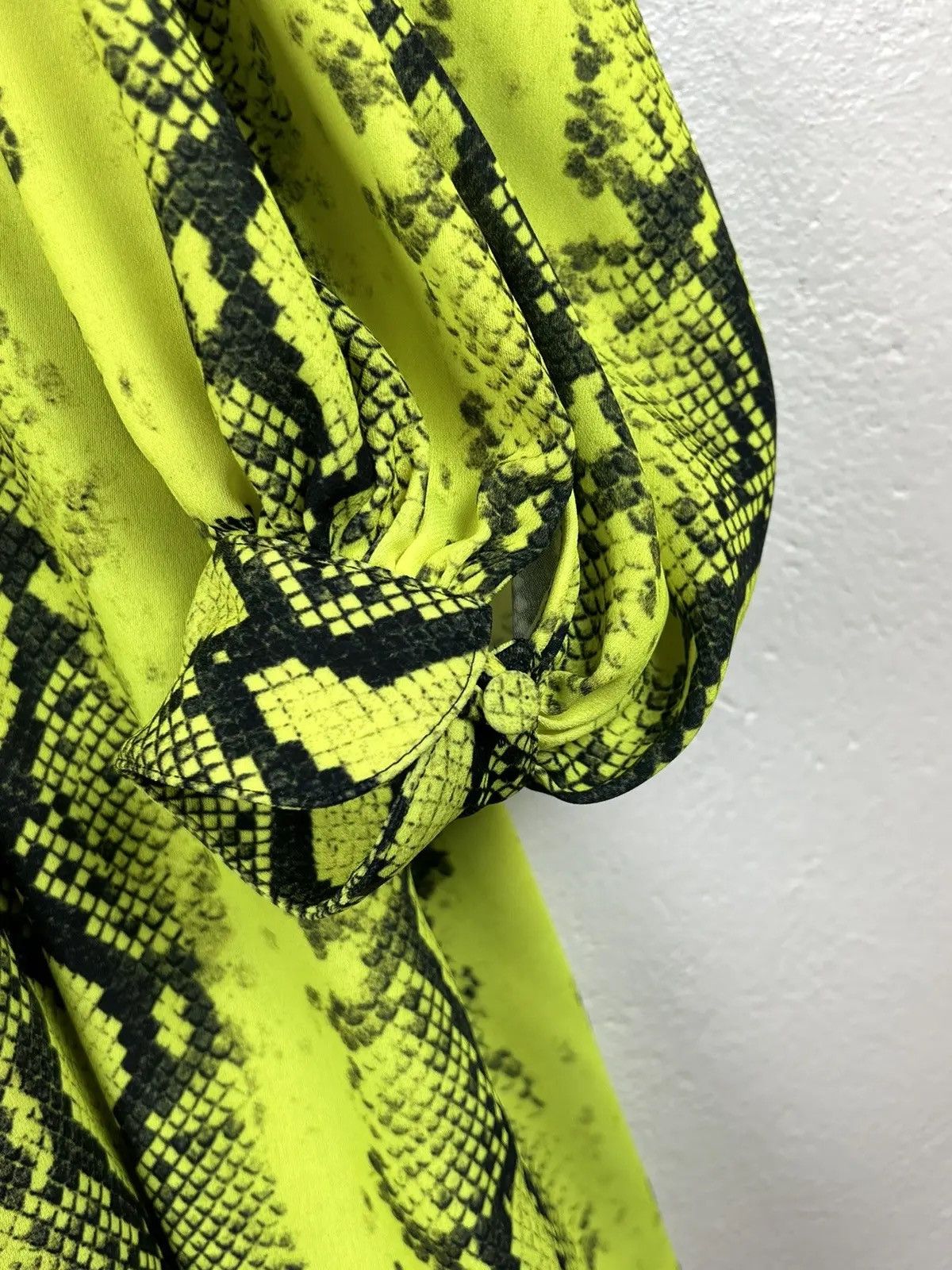 Off-White Off-White 80s Deep V Python Print Mini Dress In Yellow Size S / US 4 / IT 40 - 7 Thumbnail
