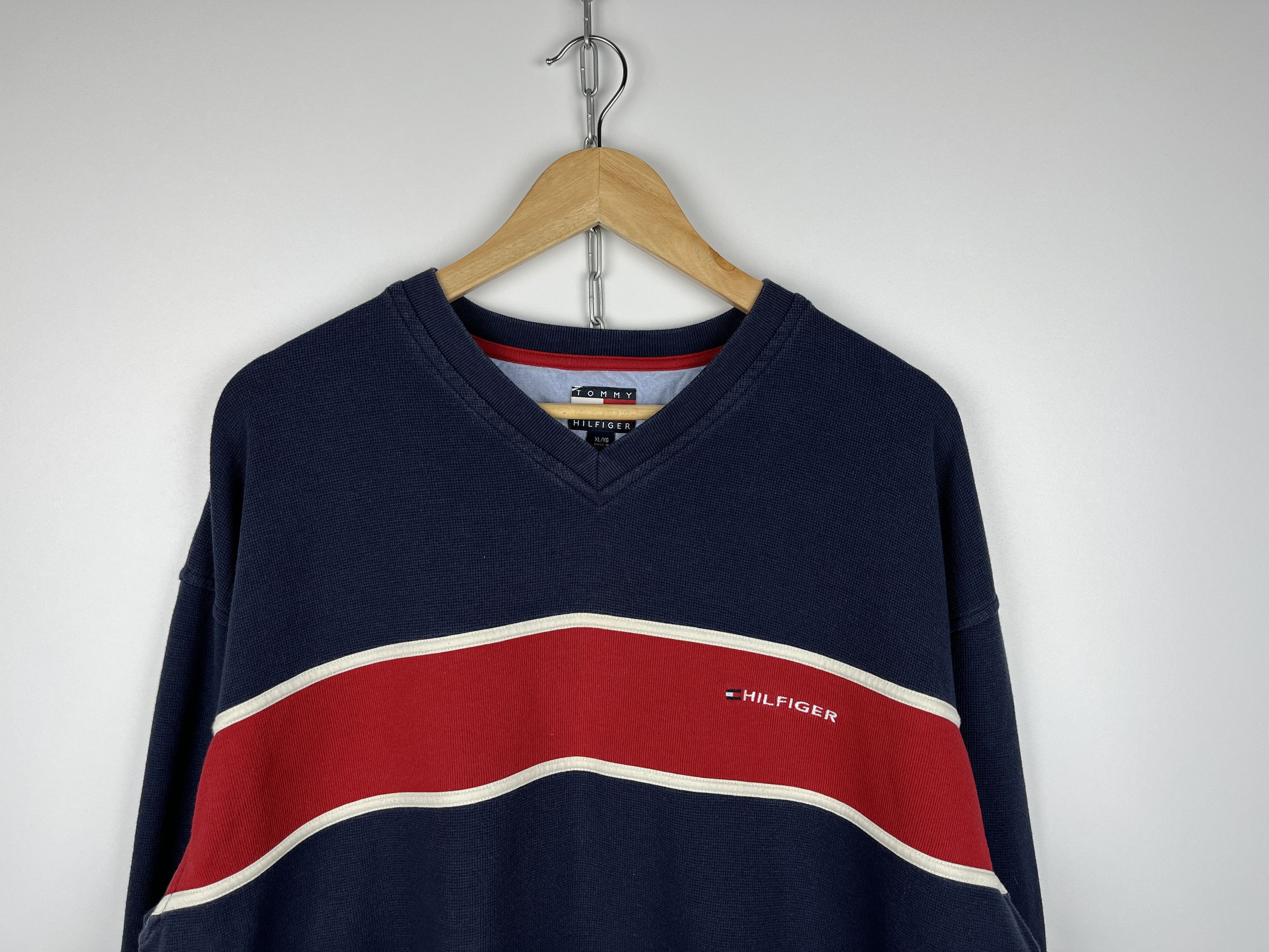 Tommy Hilfiger × Vintage 90's Tommy Hilfiger Vintage Men's V-neck Sweatshirt Relaxed Size US XL / EU 56 / 4 - 1 Thumbnail
