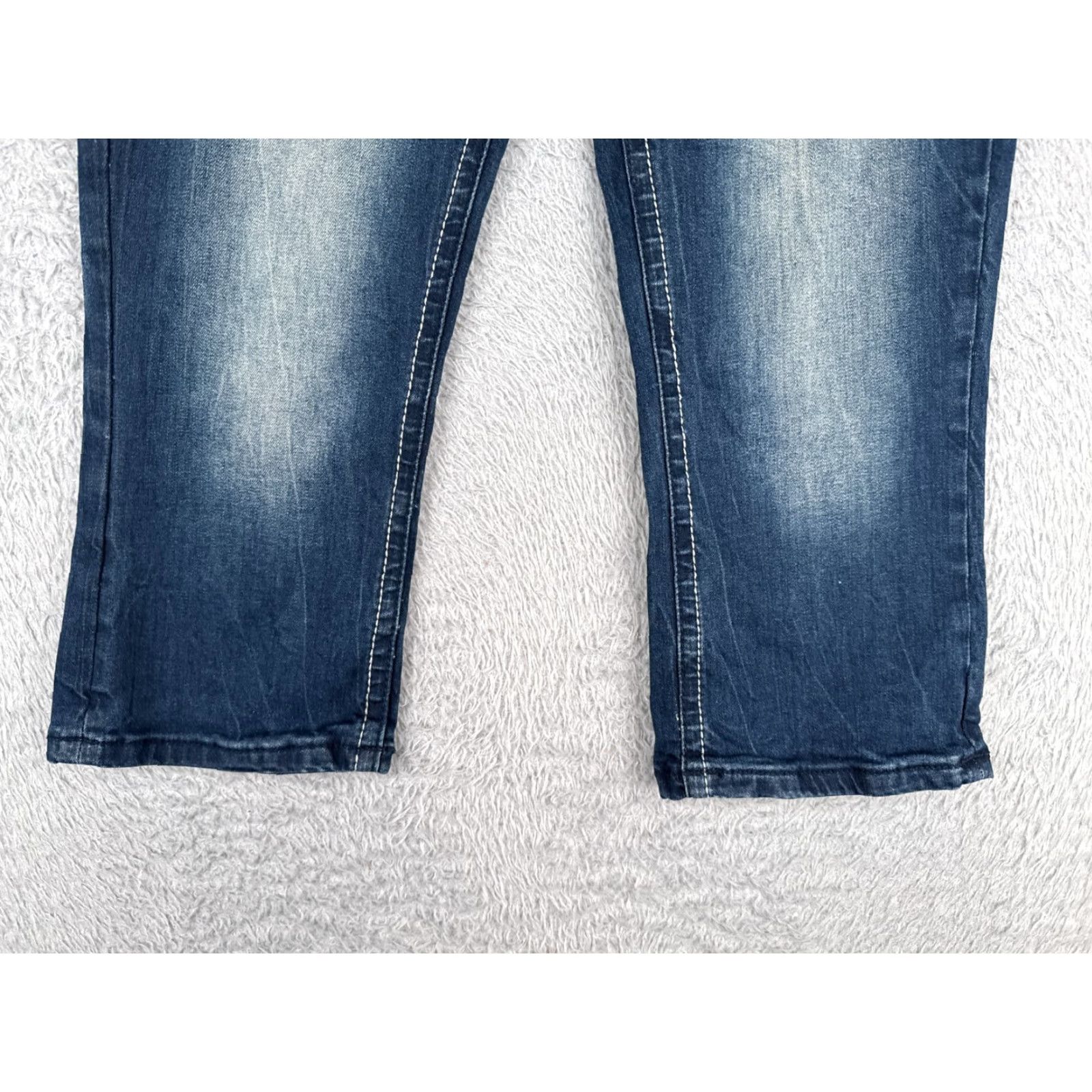 Vintage N62 Jeans Womens Capri Denim Distressed Low Rise 28x22 Blue Cotton Blend 4 YMI Womens Jeans Capris Distressed 5-Pocket Size 27" / US 4 / IT 40 - 2 Thumbnail