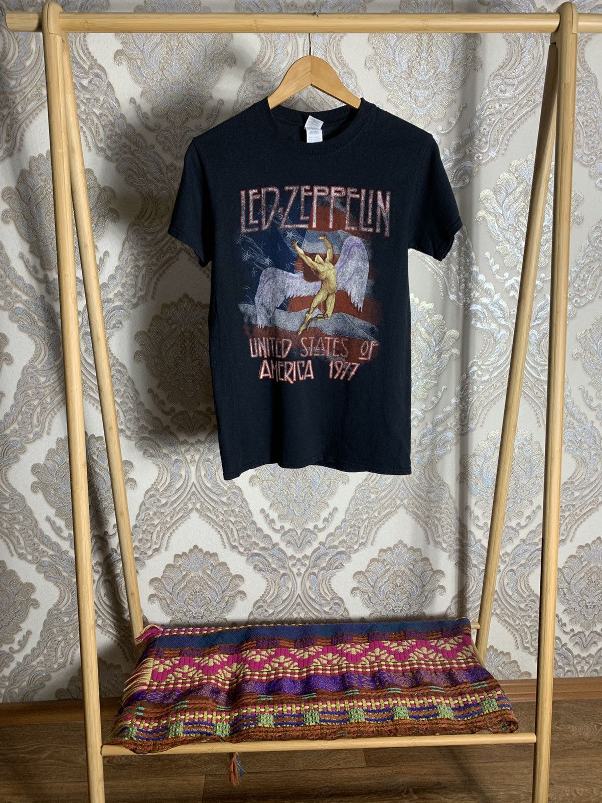 Band Tees VINTAGE LED ZEPPELIN WORLD TOUR ROCK T-SHIRT METAL PUNK 90s Size US S / EU 44-46 / 1 - 1 Thumbnail