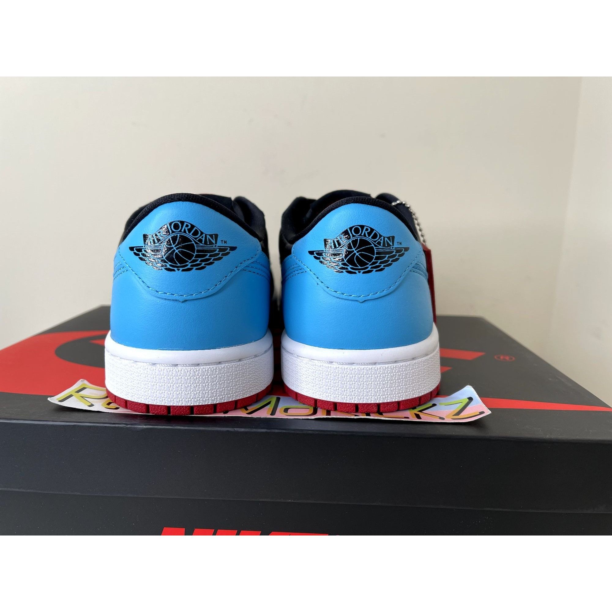 Jordan Brand Jordan 1 Low OG UNC to Chicago Womens 7us Size US 7 / IT 37 - 4 Thumbnail