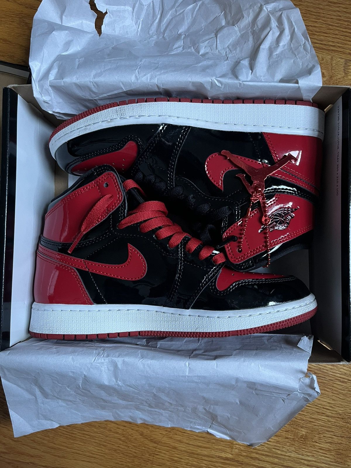 Jordan Brand × Nike Patent Bred Jordan1s Size US 5 / IT 35 - 2 Thumbnail