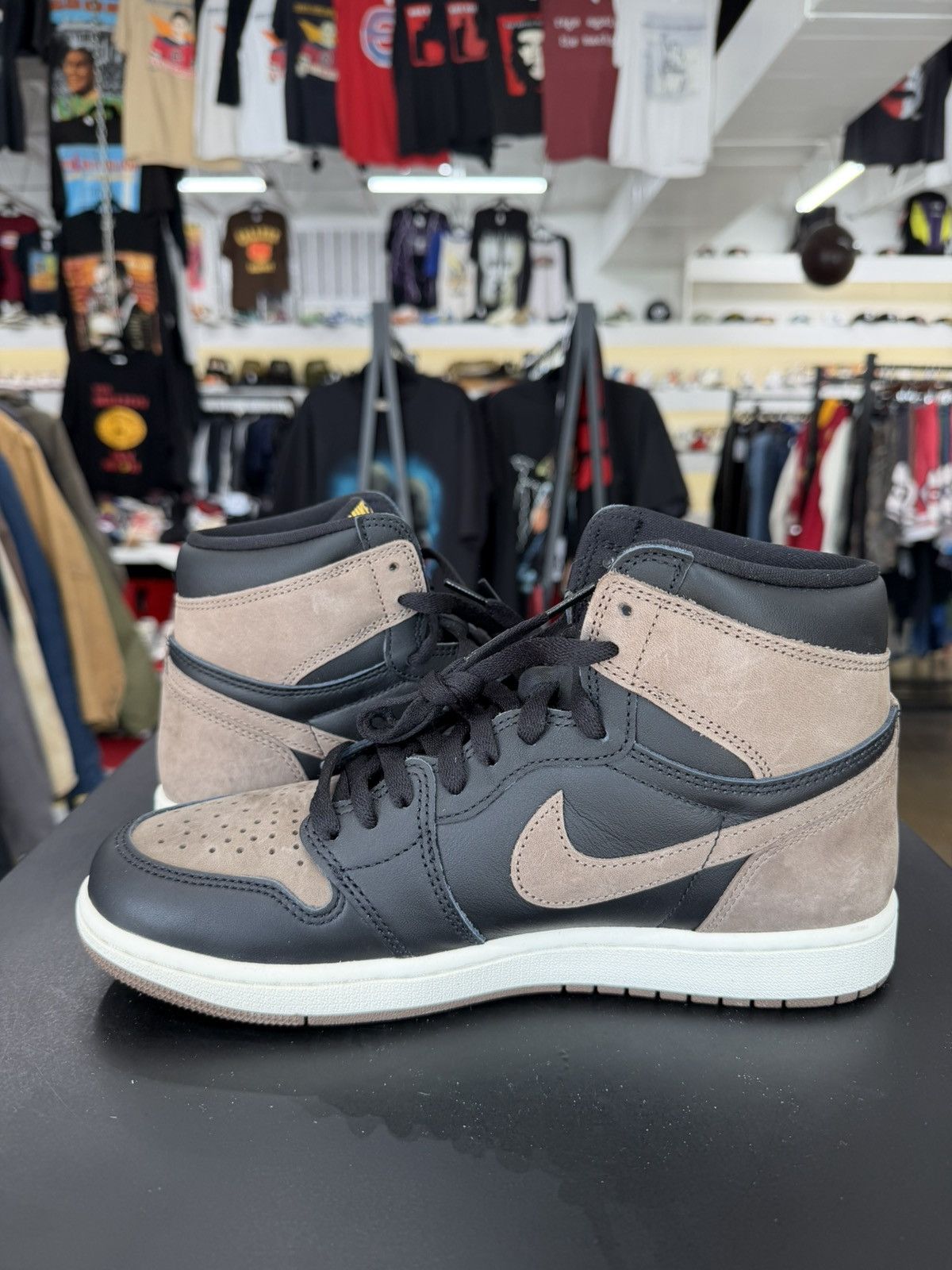 Jordan Brand Air Jordan 1 High Palomino Size 9 (2023) Size US 9 / EU 42 - 4 Thumbnail