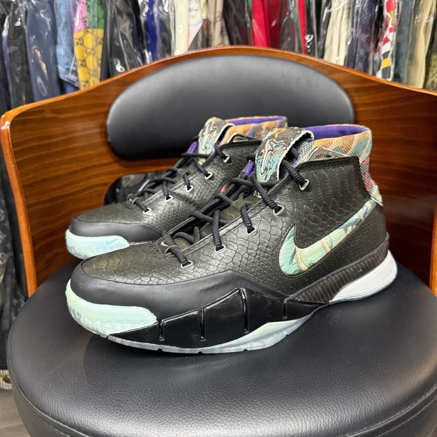 Nike Nike KOBE1 Lowtop Sneakers 42 Men Size US 9 / EU 42 - 1 Thumbnail