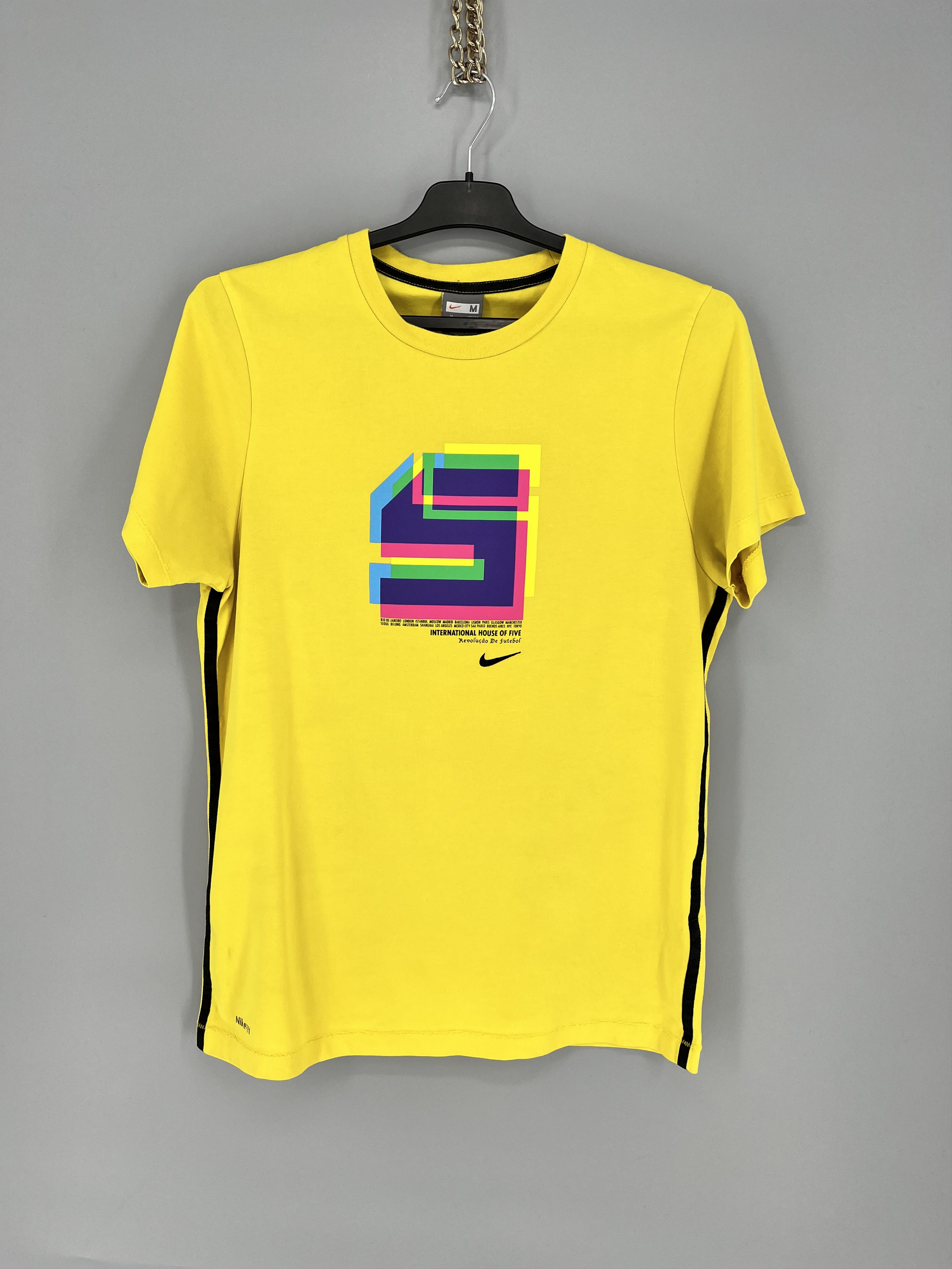 Nike Nike fit International House Of 5 Revolucao De Futebol Tee Size US M / EU 48-50 / 2 - 1 Thumbnail