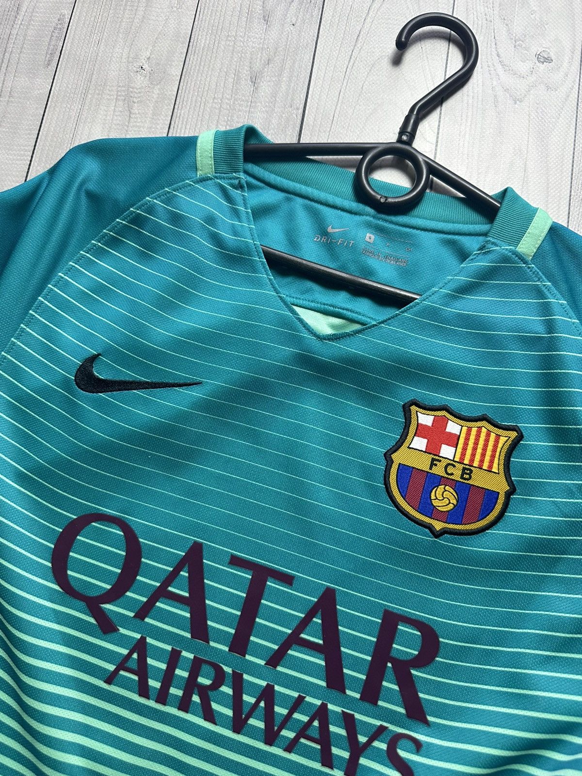 Nike × Vintage Vintage Barcelona soccer jersey 9 Suarez size S logo green Size US S / EU 44-46 / 1 - 8 Thumbnail