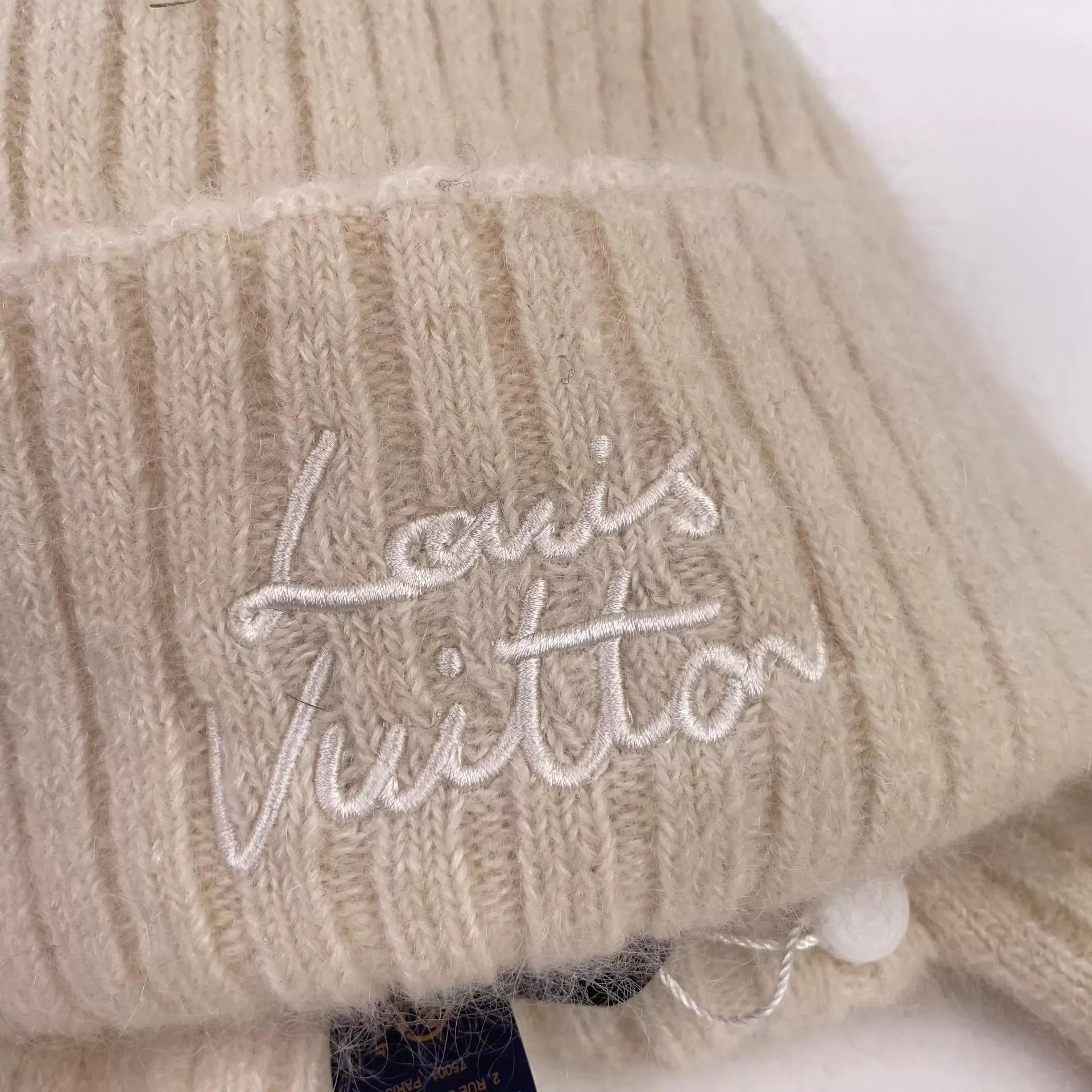 Louis Vuitton LV pilot earflap beanie white Size ONE SIZE - 2 Thumbnail