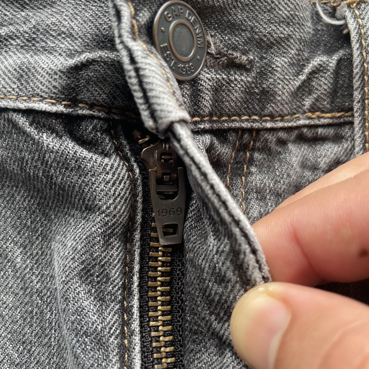 Vintage Vintage Gap Jeans Black Faded Denim Pants W38x33 Size US 38 / EU 54 - 7 Thumbnail