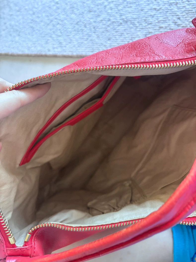 Givenchy Givenchy Red Textured Cowhide Bucket Bag Size ONE SIZE - 7 Thumbnail