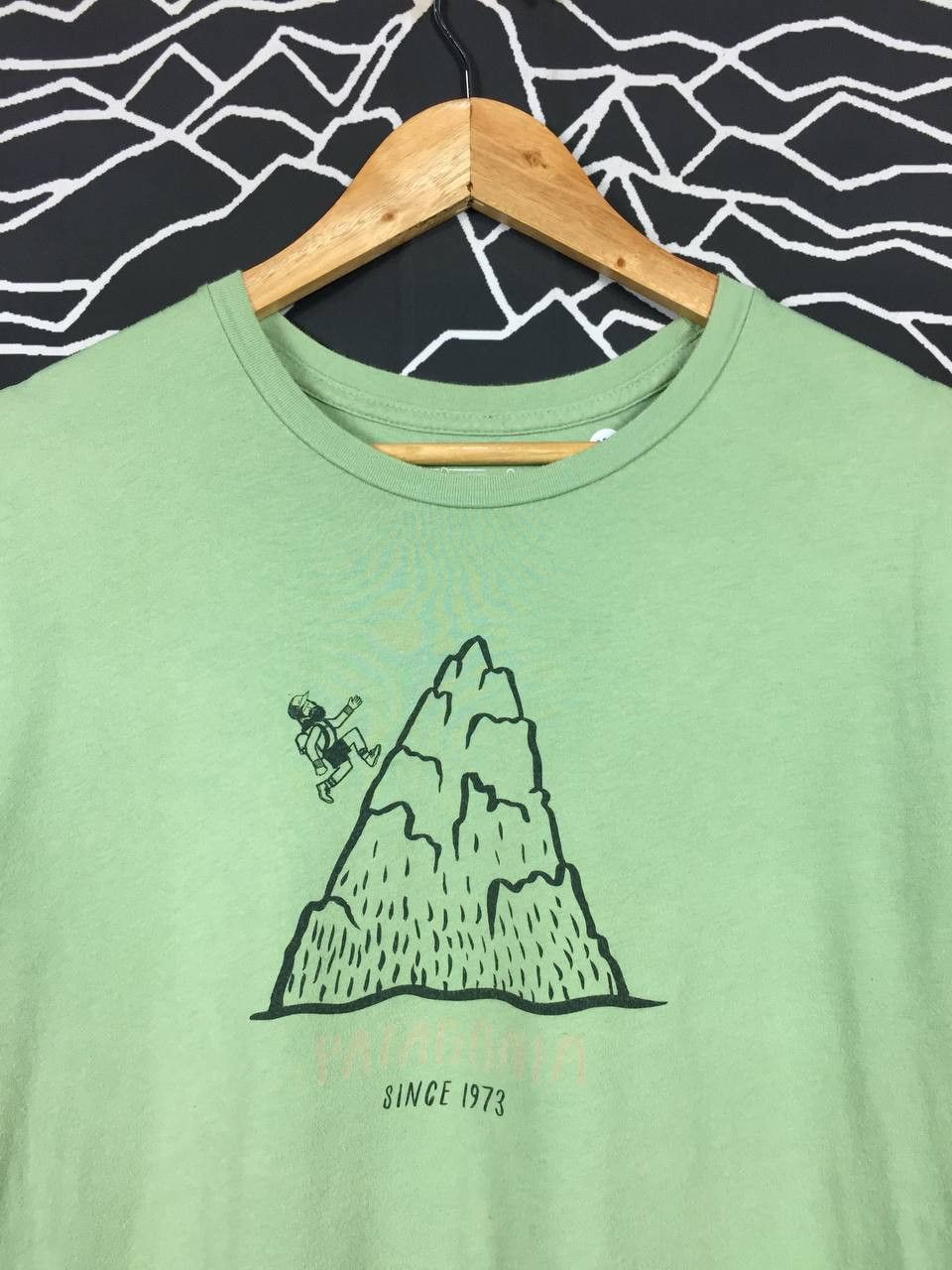 Patagonia × Vintage Patagonia Outdoor Brand Climbing Mountain Slim Fit Tee Size US L / EU 52-54 / 3 - 3 Thumbnail