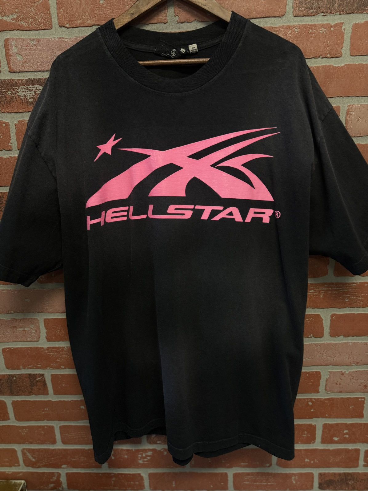 HELLSTAR Hellstar Black PINK Logo Tee Shirt 100% Authentic Size XXL Size US XXL / EU 58 / 5 - 3 Thumbnail
