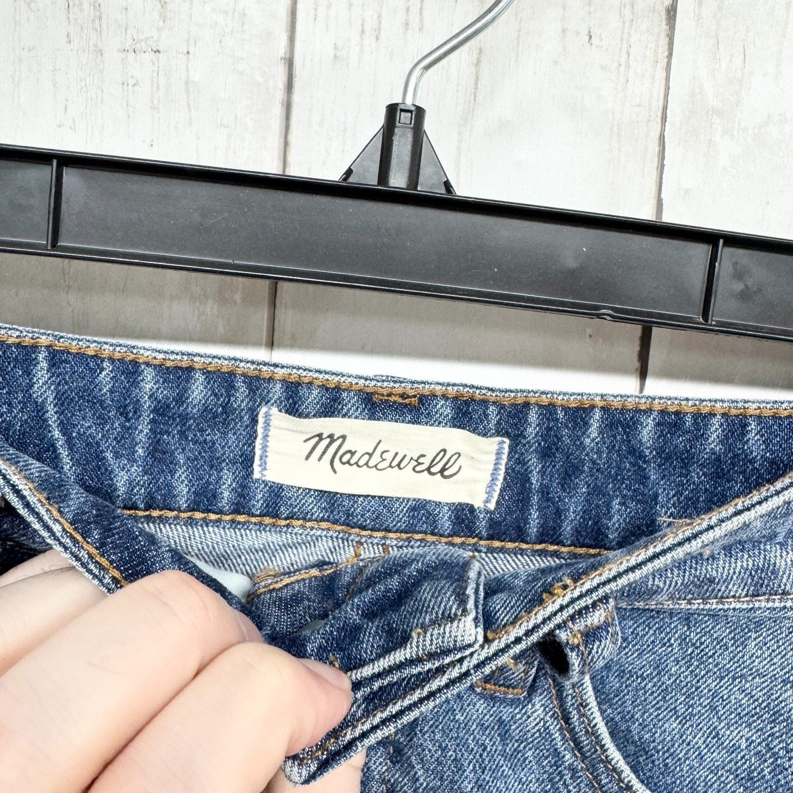 Madewell Madewell Shorts Size 26 The Curvy Perfect Vintage Short Midi Size US 26 / EU 42 - 3 Thumbnail
