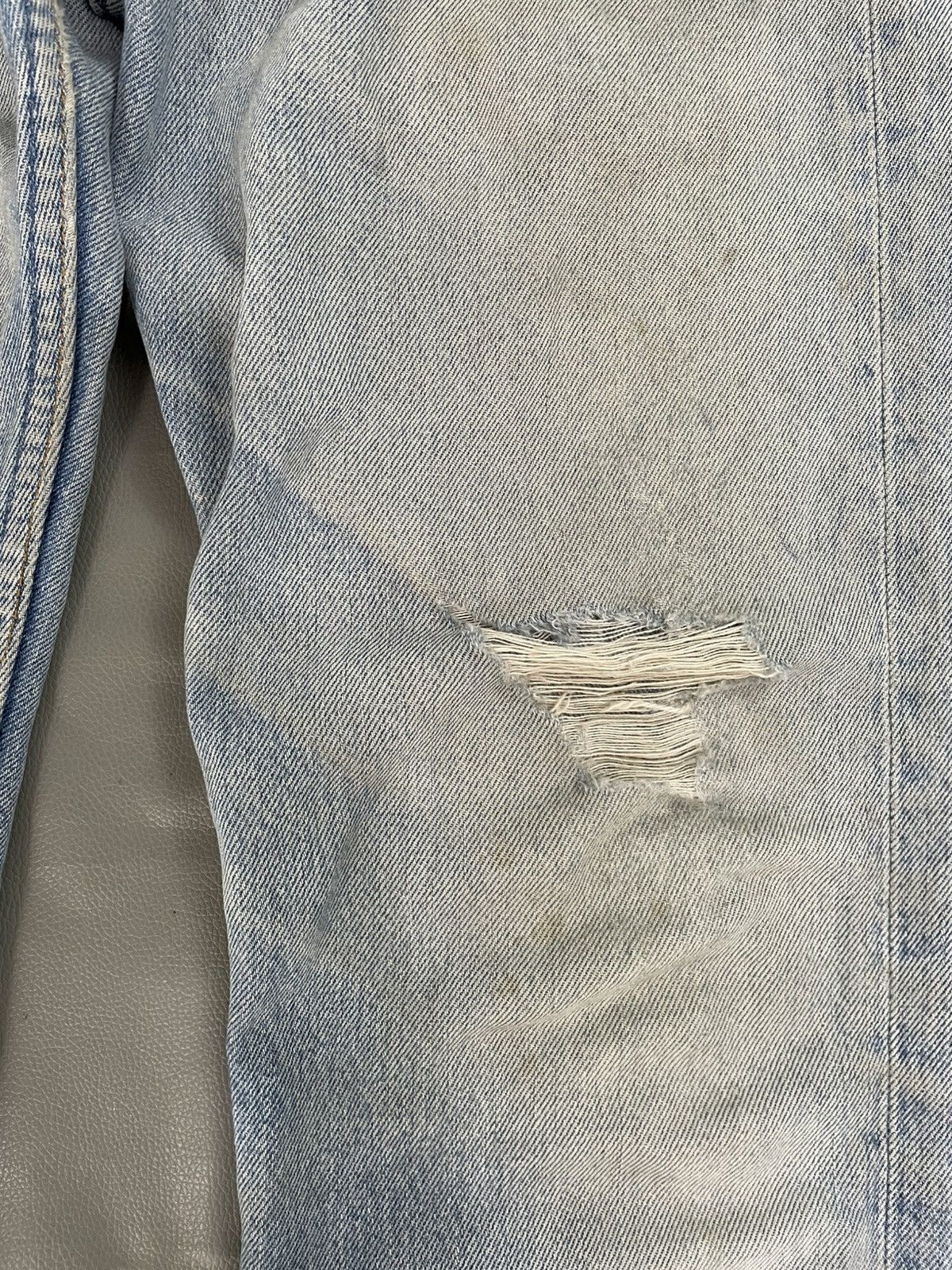Levi's Vintage Clothing 1990s Levis 501 Distressed Ripped Jeans Blue wash Size US 34 / EU 50 - 4 Thumbnail