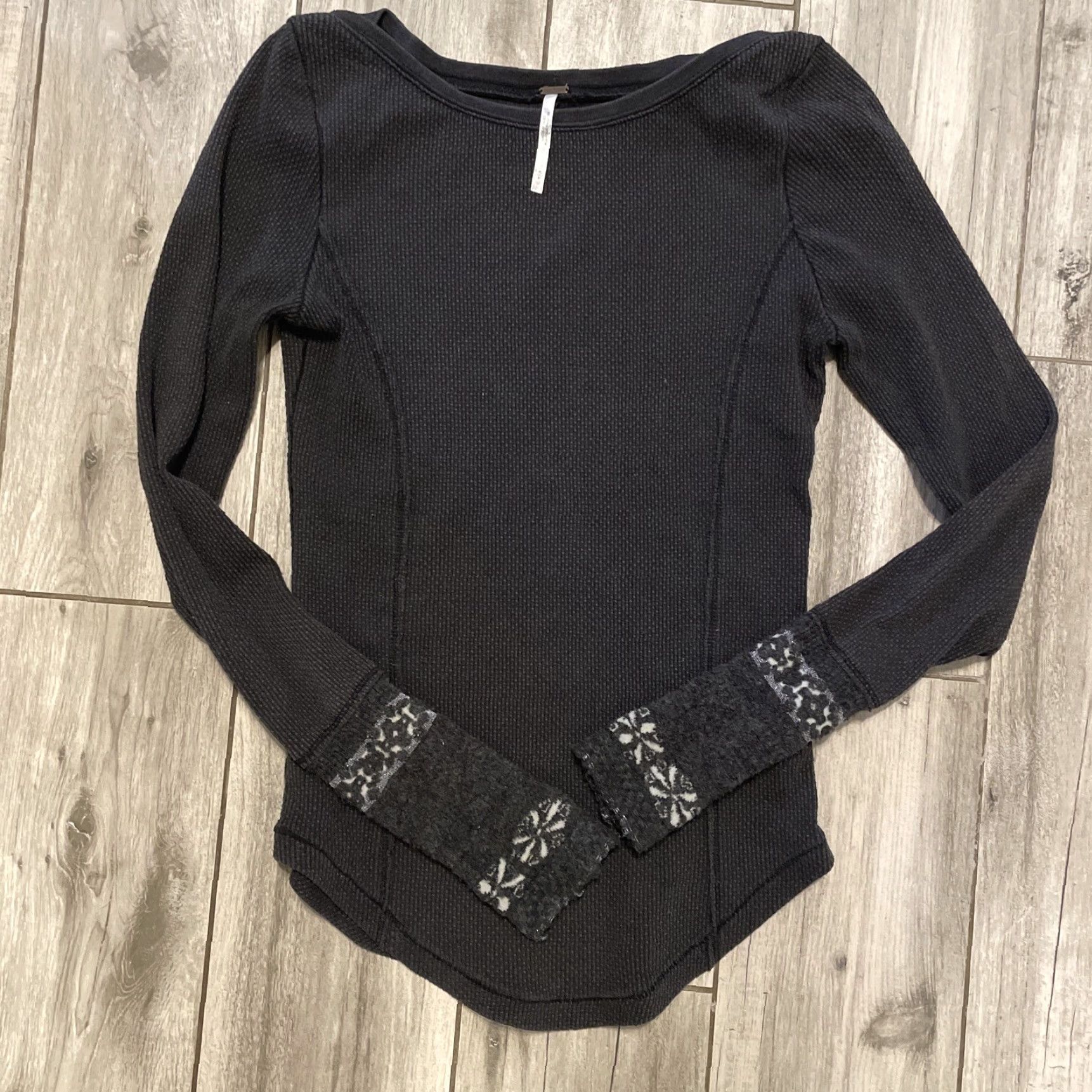 Free People Free People Thermal Waffle Weave Top Black Knit Contrast Cuffs Women S T-Shirt Short Description: Pre-owned Boho Ladies Size S Size S / US 4 / IT 40 - 2 Thumbnail