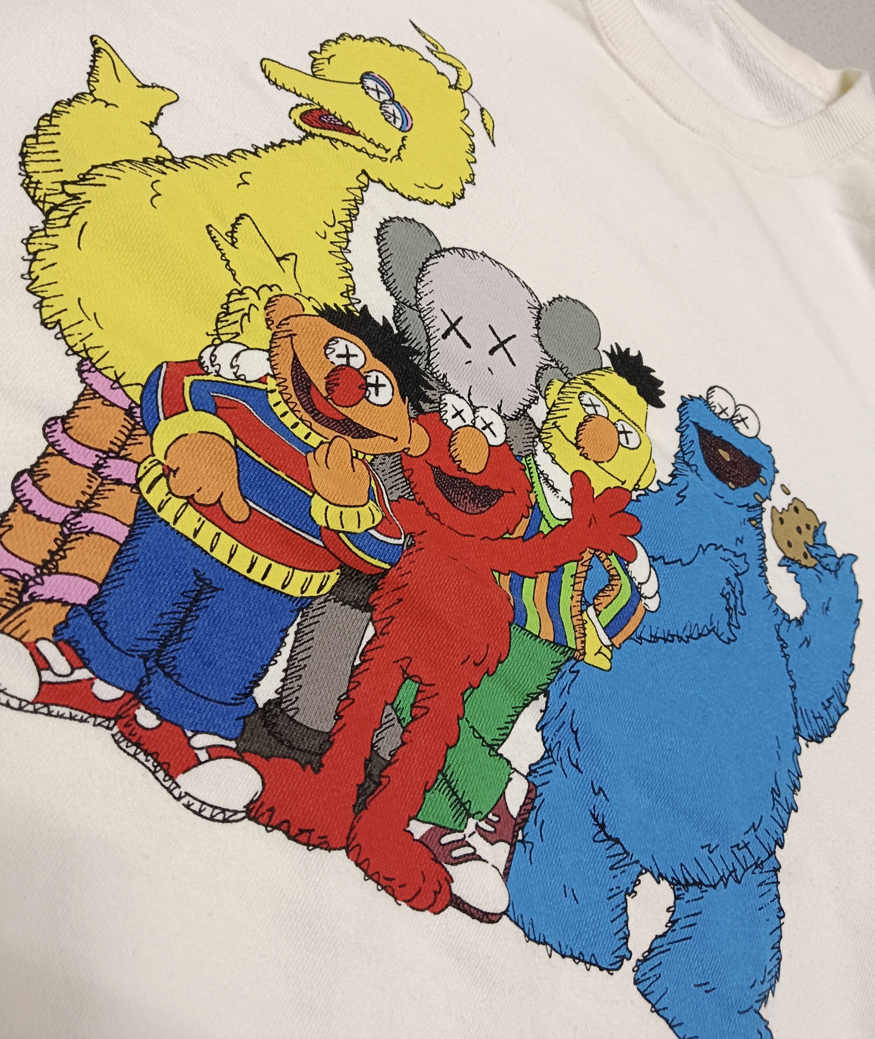 Kaws × Uniqlo Uniqlo Kaws x Sesame street Sweatshirt Cream Colour Size US XL / EU 56 / 4 - 3 Thumbnail