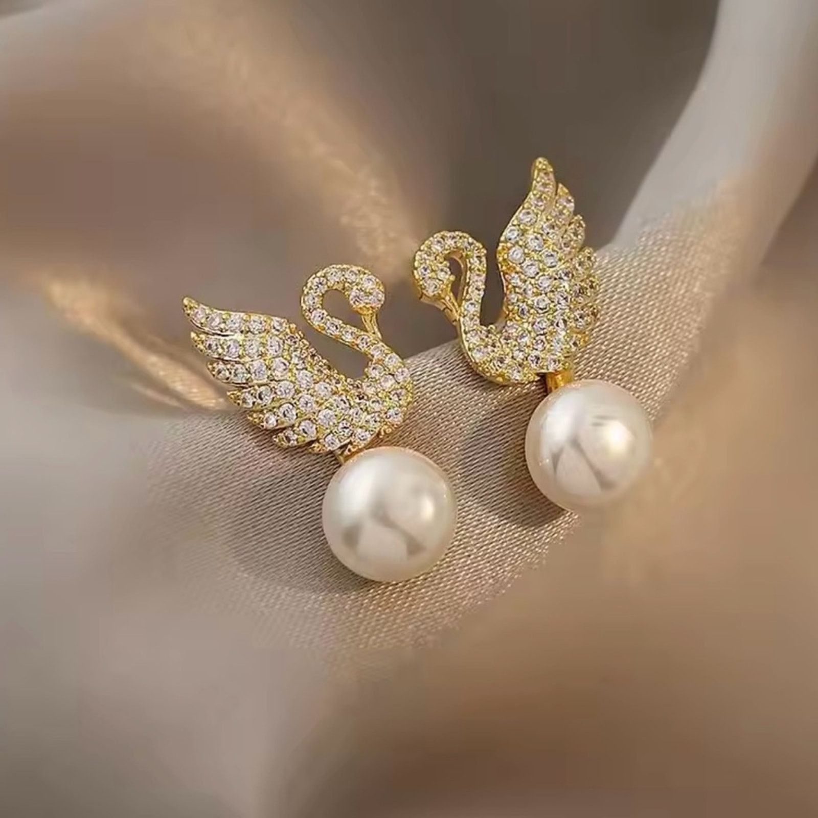 Other Gorgeous Swan Zircon Pearl Earrings Size ONE SIZE - 1 Thumbnail