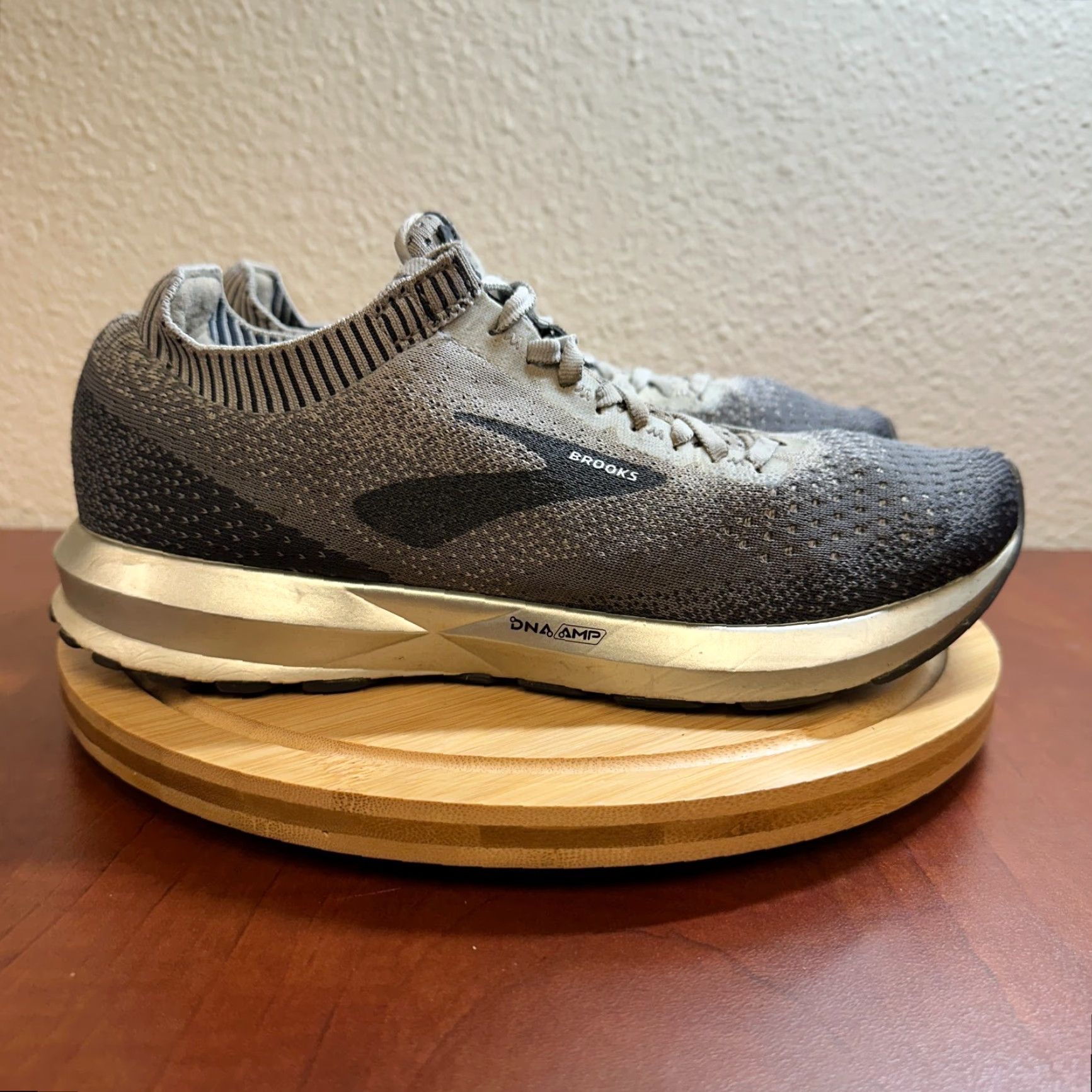 Brooks Brooks Levitate 2 Shoes Womens 9.5 Grey Lace Up Low Top Running Sneakers Size M / US 6-8 / IT 42-44 - 6 Thumbnail