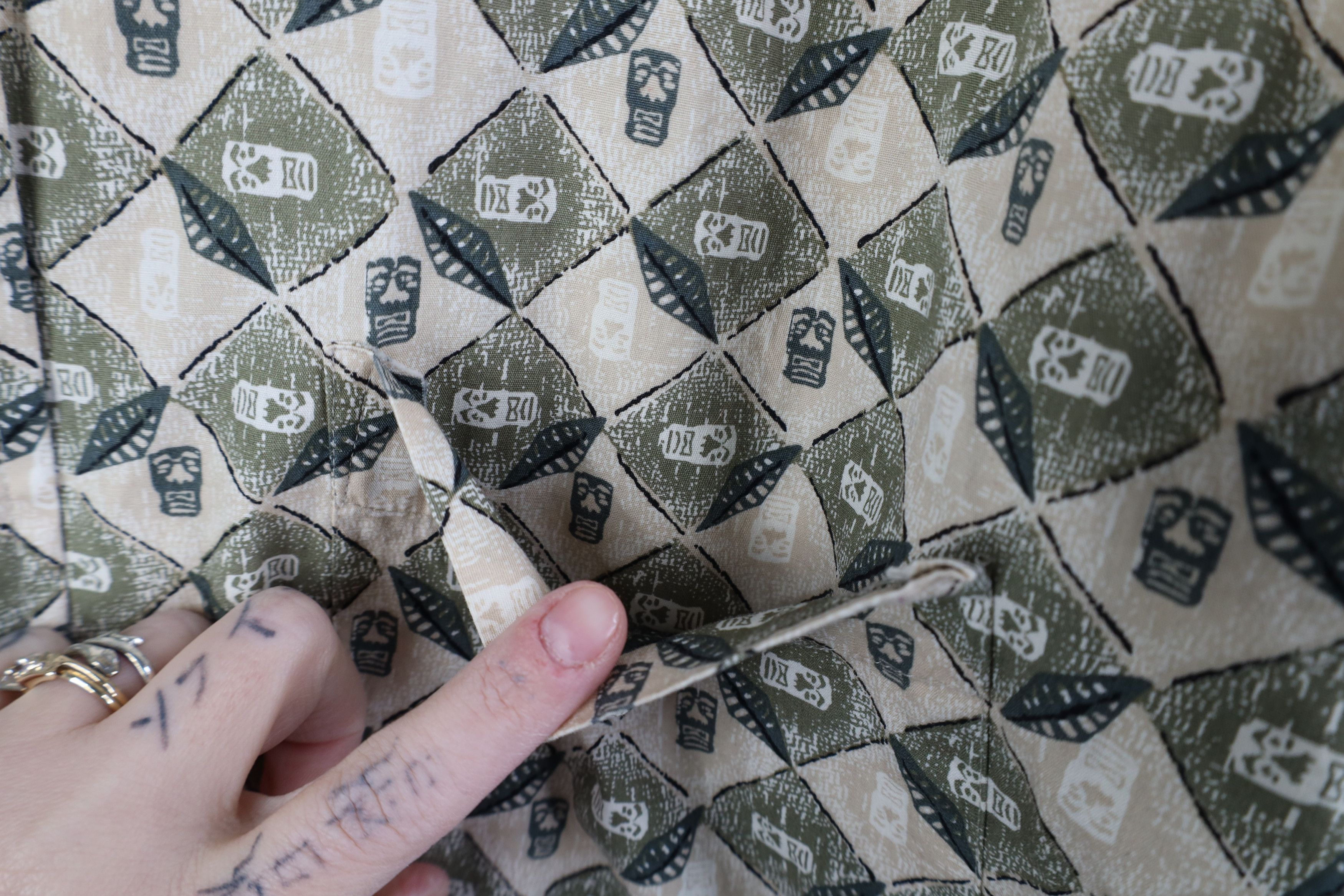 Vintage Vintage 90s Streetwear Geometric Tiki Mask Button Down Shirt Size US XL / EU 56 / 4 - 4 Thumbnail