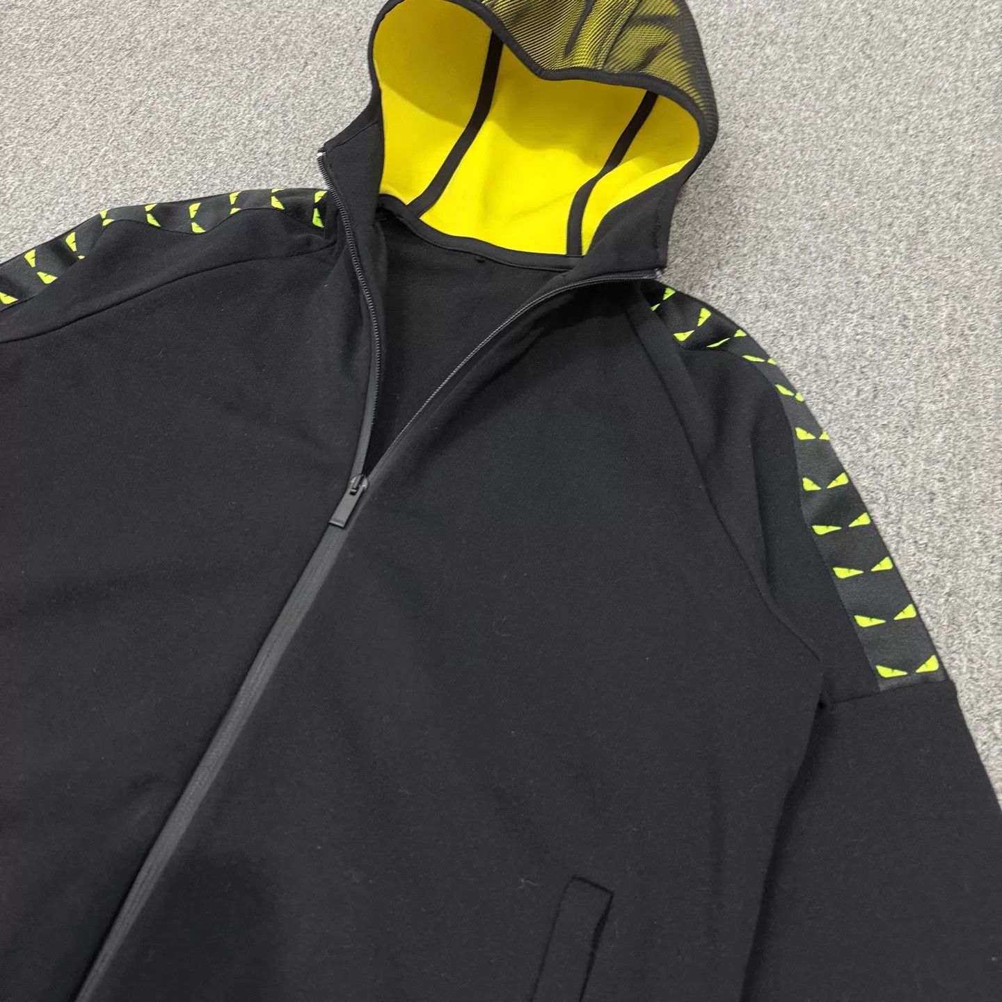Fendi Fendi Black Yellow Hooded Jacket L 99 New Size US L / EU 52-54 / 3 - 3 Thumbnail