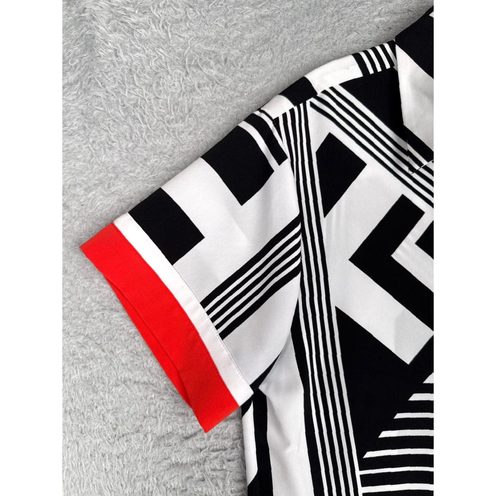 Karl Lagerfeld Karl Lagerfeld Shirt Women Small White Black Red Polyester Geometric Hawaiian Casual Workwear Logo Button Collar Short Sleeve Vintage: No Size S / US 4 / IT 40 - 3 Thumbnail