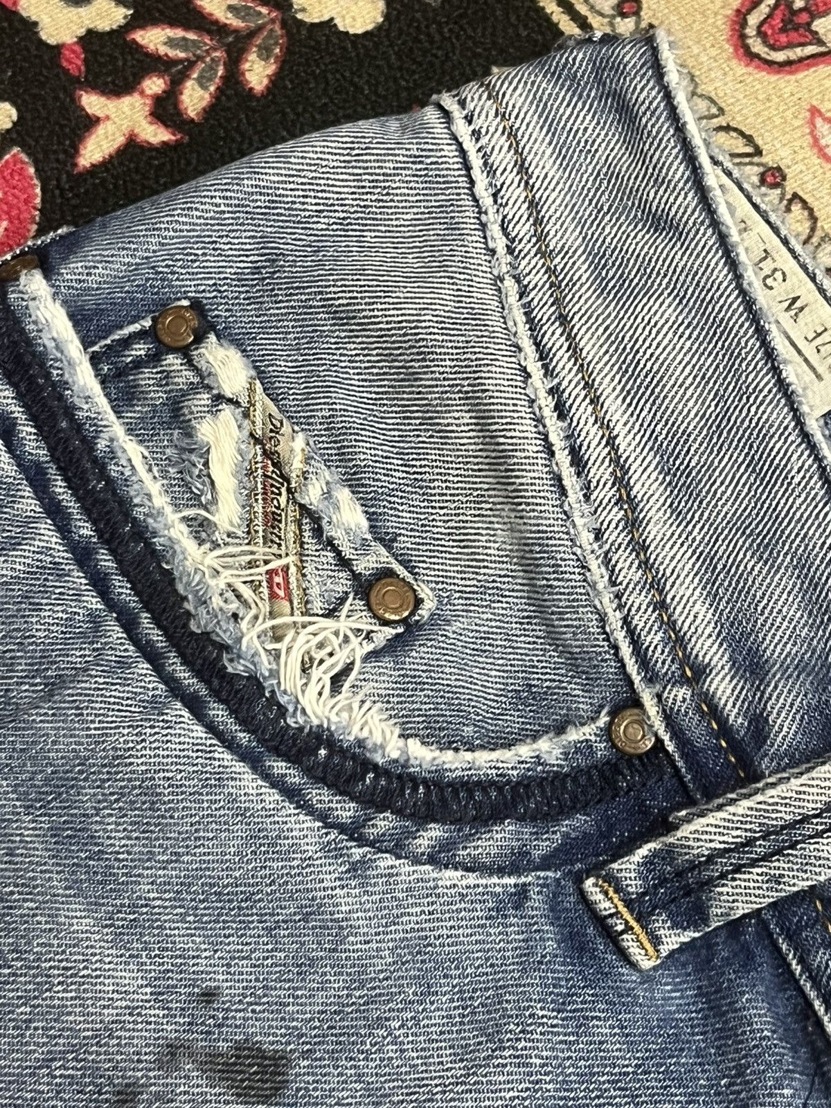 Diesel Vintage Diesel “Busky” Distressed Paint Splat Loose Fit Jean Size US 31 - 6 Thumbnail