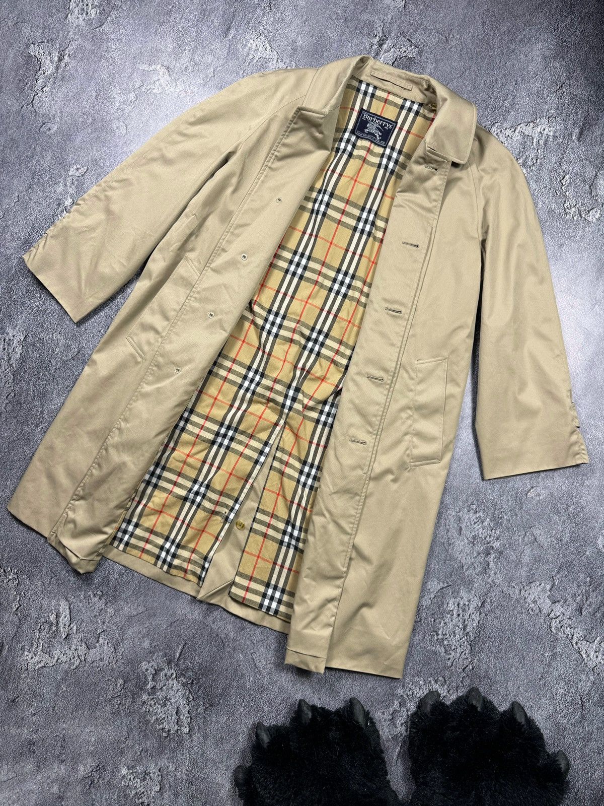 Burberry Burberrys’ Vintage Gabardine Trench Coat — Made in England 🇬🇧 Size US L / EU 52-54 / 3 - 1 Thumbnail