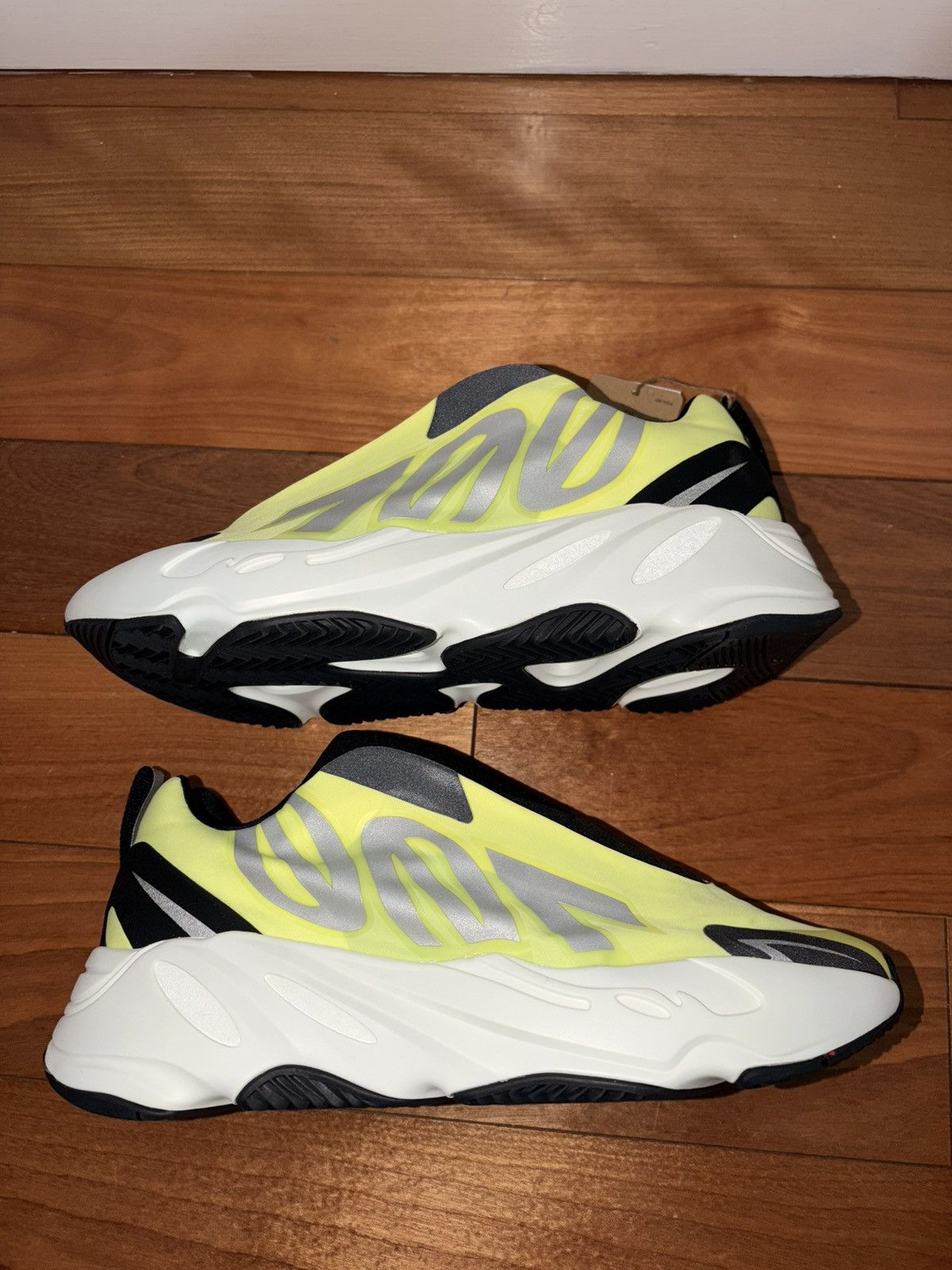 Yeezy Yeezy 700 MNVN Laceless Size US 8.5 / EU 41-42 - 1 Thumbnail