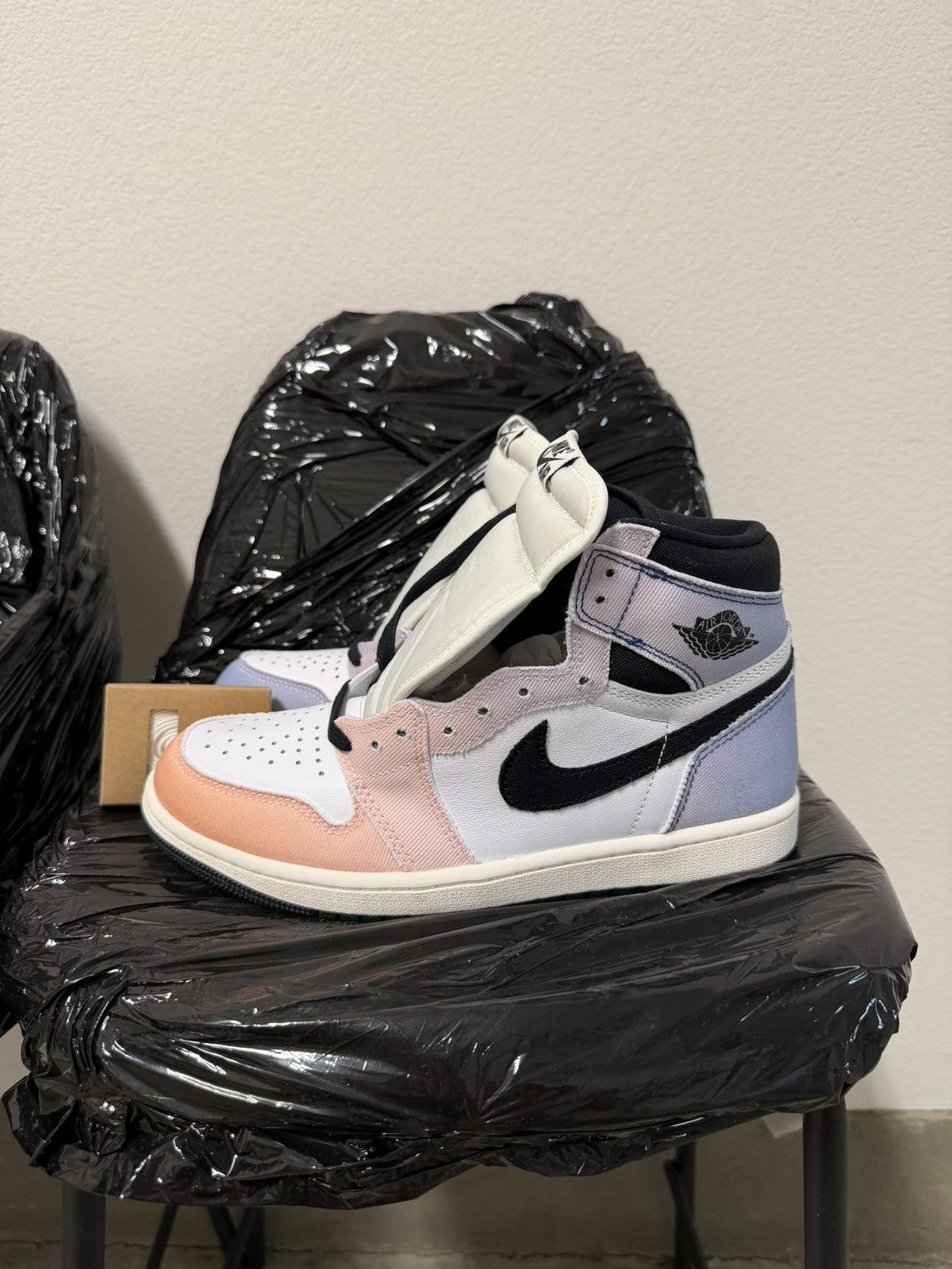 Nike Size 8 - Air Jordan 1 Retro OG High Skyline Size US 8 / EU 41 - 1 Thumbnail