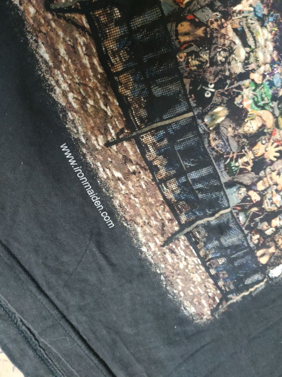 Iron Maiden Iron Maiden — 2000 Earls Court "That's Me Mum" Tee Vintage Size US M / EU 48-50 / 2 - 20 Thumbnail