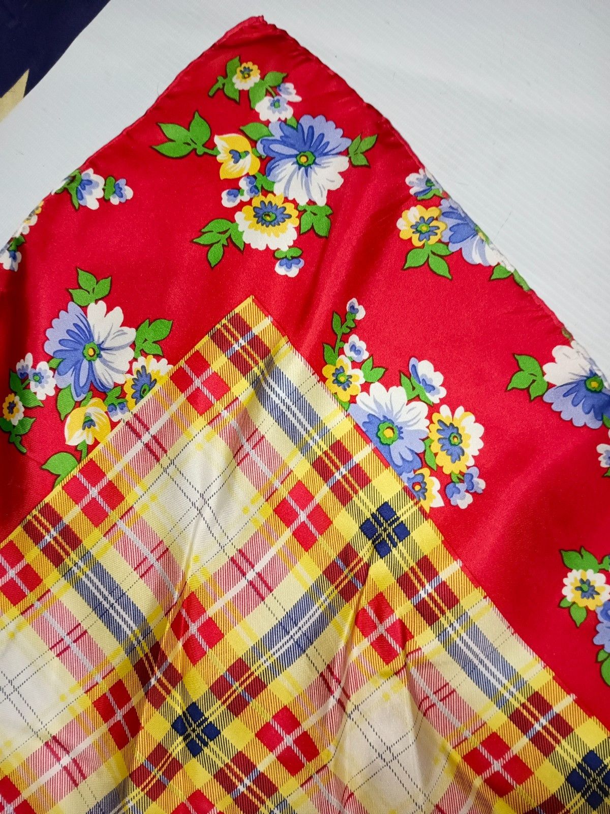 Kenzo KENZO Tokyo JAPAN Red Floral Checkered Vintage Silk Scarf Size ONE SIZE - 7 Thumbnail