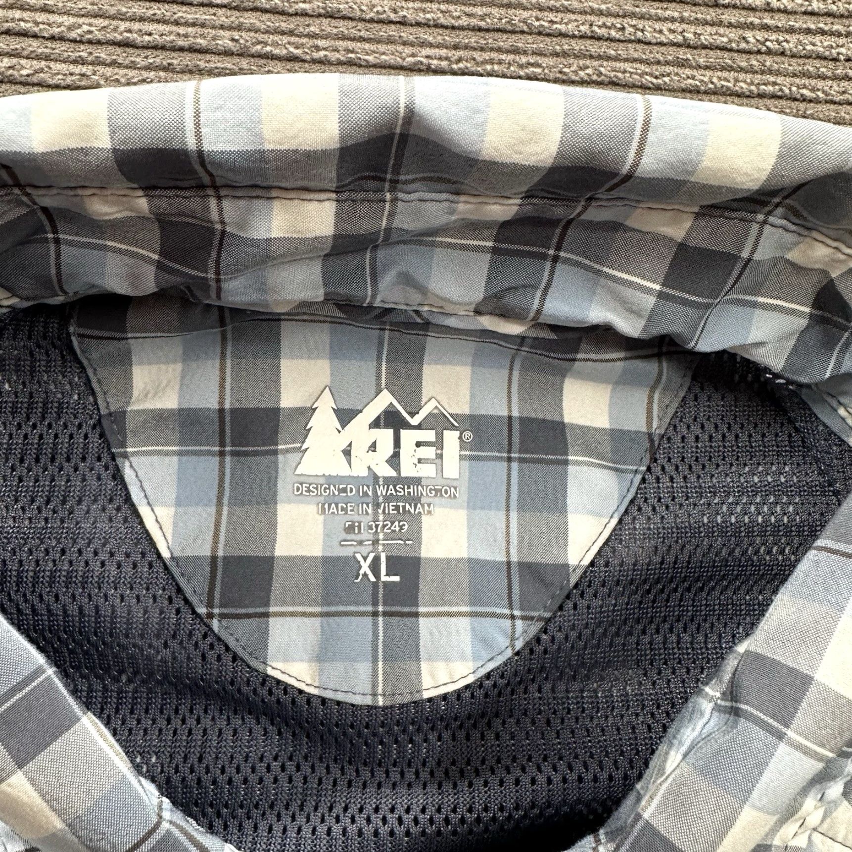 Vintage REI Shirt Men XL Blue Plaid Polyester Button Up Vented Outdoor Hiking Exploring Shirt Size US XL / EU 56 / 4 - 3 Thumbnail