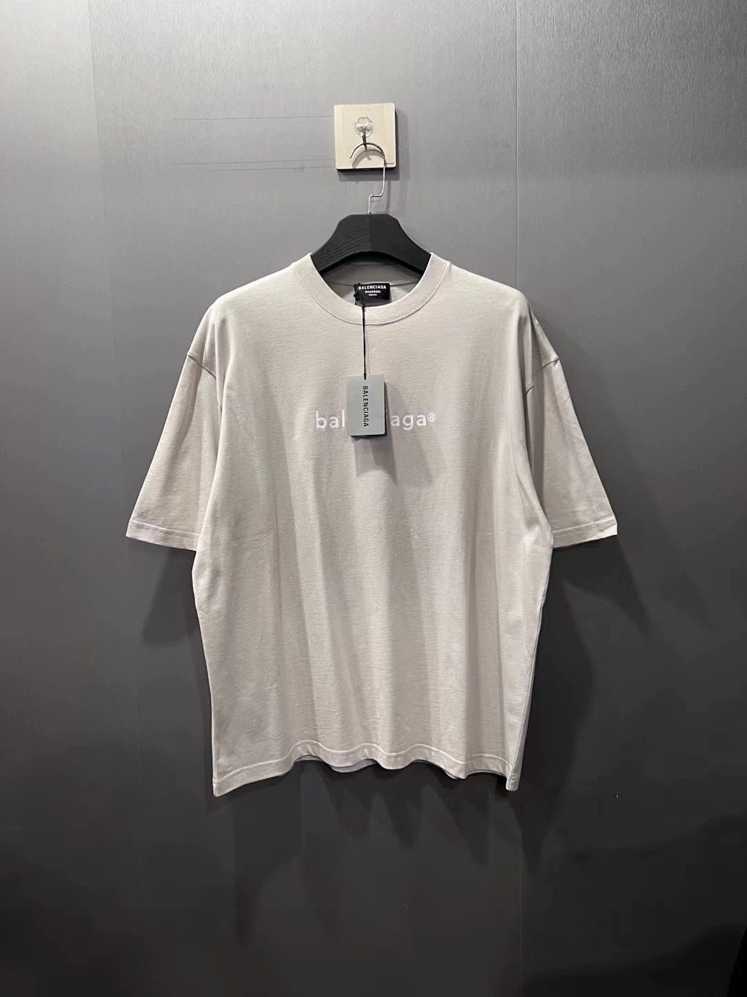 Balenciaga Balenciaga chest logo short sleeved shirt Size US XL / EU 56 / 4 - 1 Thumbnail