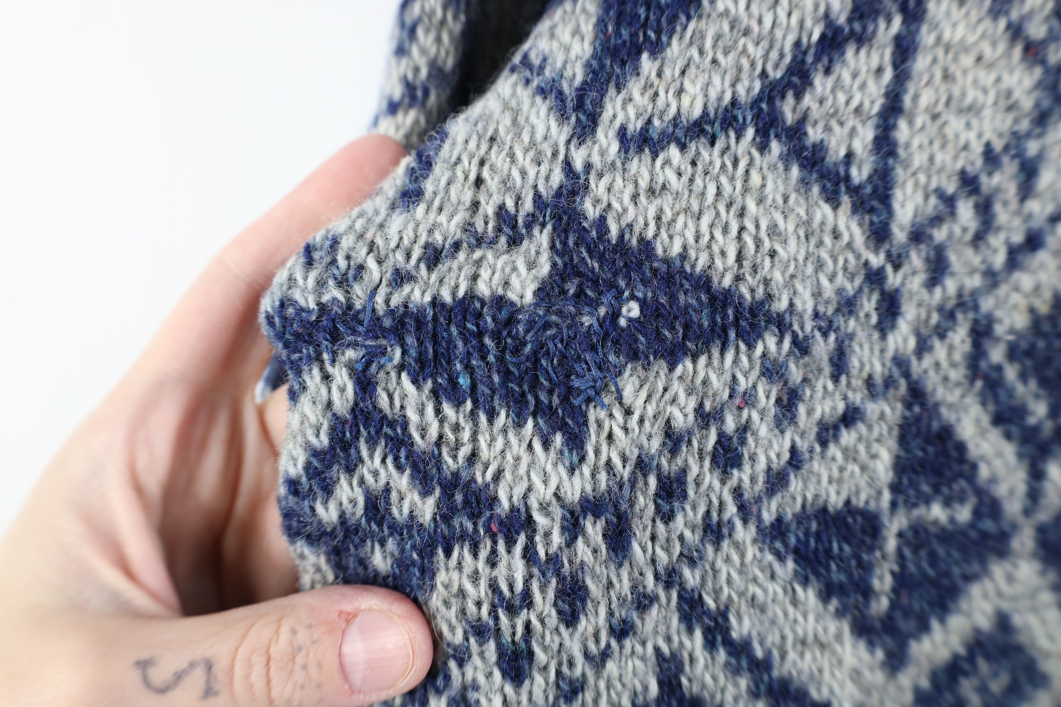 Vintage Vintage 90s Streetwear Knit Fair Isle Snowflake Sweater USA Size US M / EU 48-50 / 2 - 4 Thumbnail