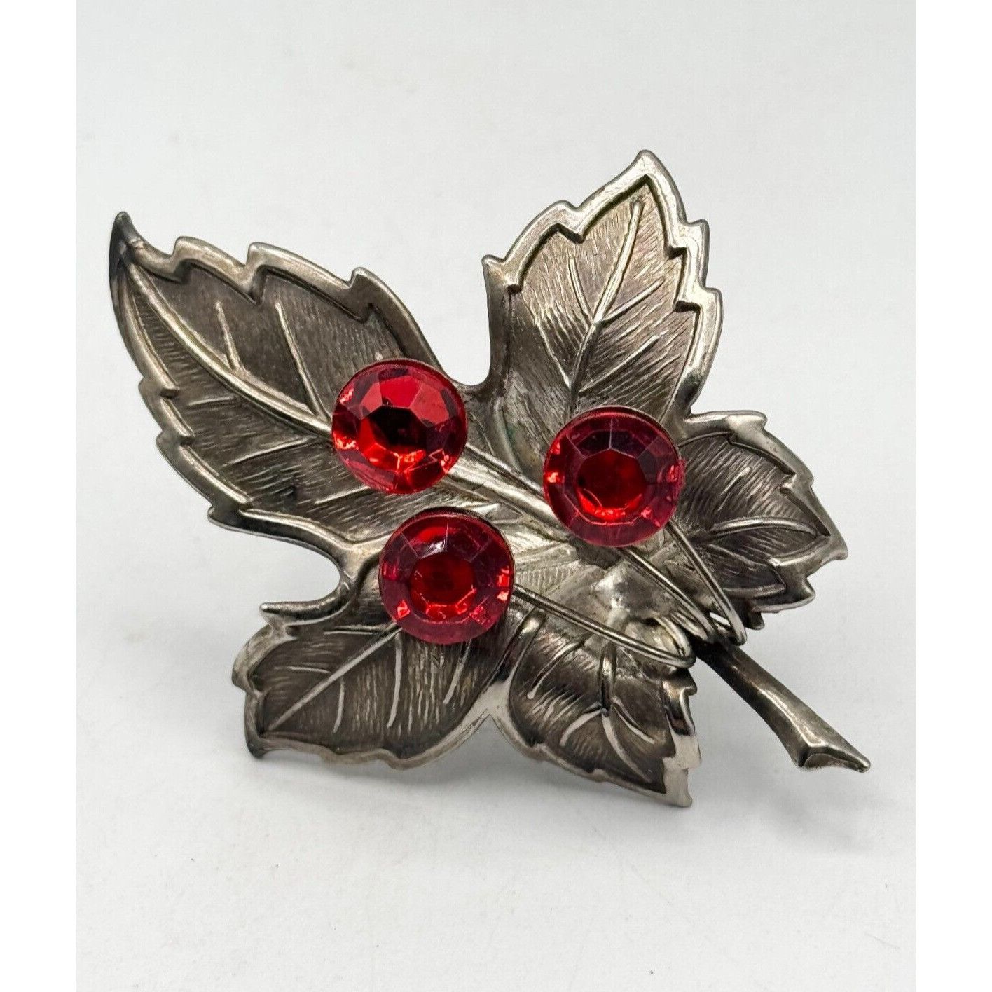 Vintage Vintage faceted glass red rhinestone leaf brooch pin Size ONE SIZE - 1 Thumbnail