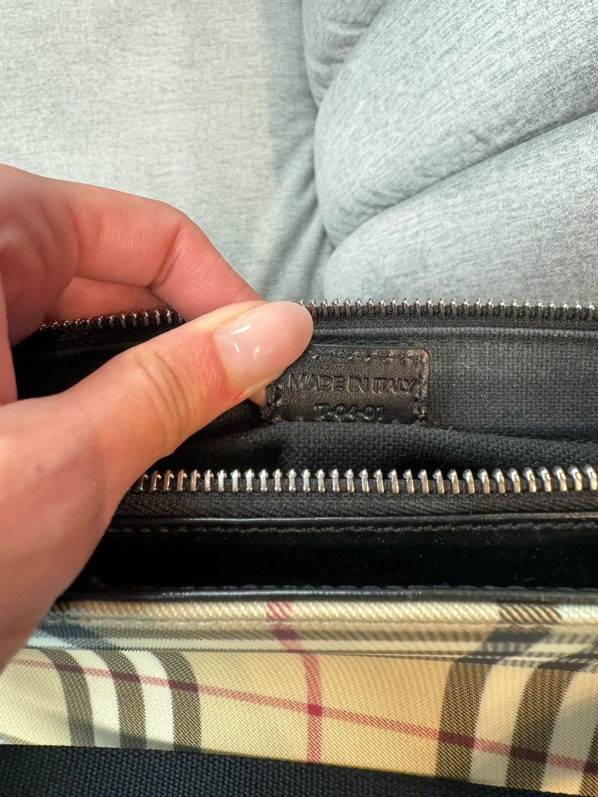 Burberry Authentic Burberry Shoulder Bag Size ONE SIZE - 10 Thumbnail