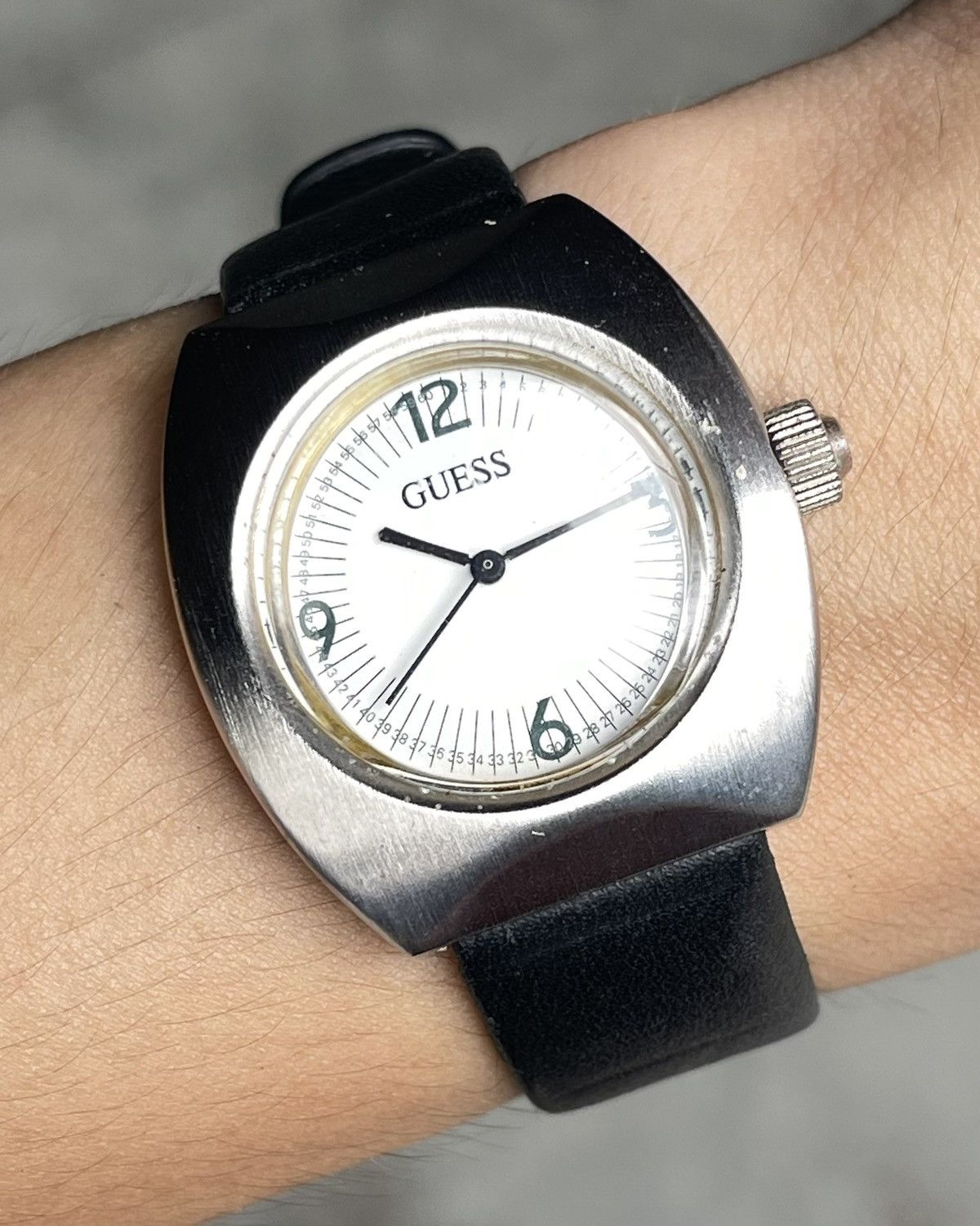 Guess × Japanese Brand × Vintage ✨ 𝟏𝟗𝟗𝟕 𝐕𝐢𝐧𝐭𝐚𝐠𝐞 𝐆𝐔𝐄𝐒𝐒 𝐒𝐢𝐥𝐯𝐞𝐫 𝐓𝐨𝐧𝐞 𝐖𝐚𝐭𝐜𝐡 ✨ Size 34 - 5 Thumbnail