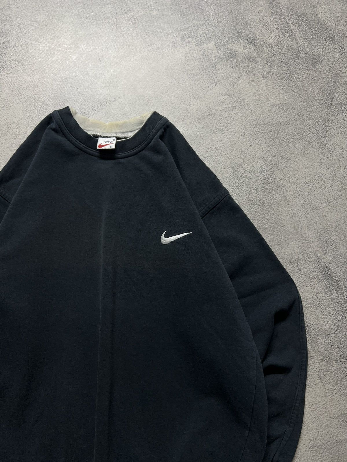 Vintage Vintage Y2K Nike Mini Swoosh Faded Oversized Sweatshirt 90’s Size US S / EU 44-46 / 1 - 4 Thumbnail