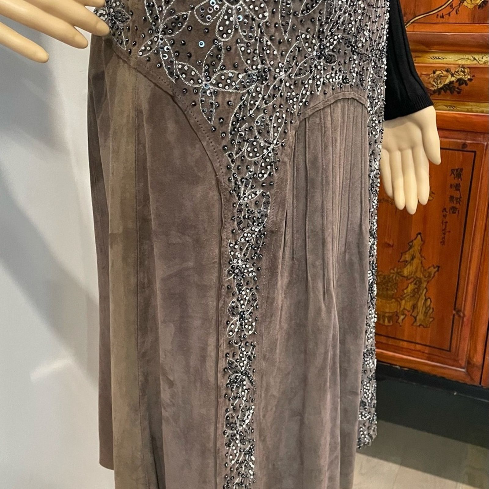 Lafaurie Beaded embroidered Grey suede designer, women’s skirt size 6 Size 28" / US 6 / IT 42 - 2 Thumbnail