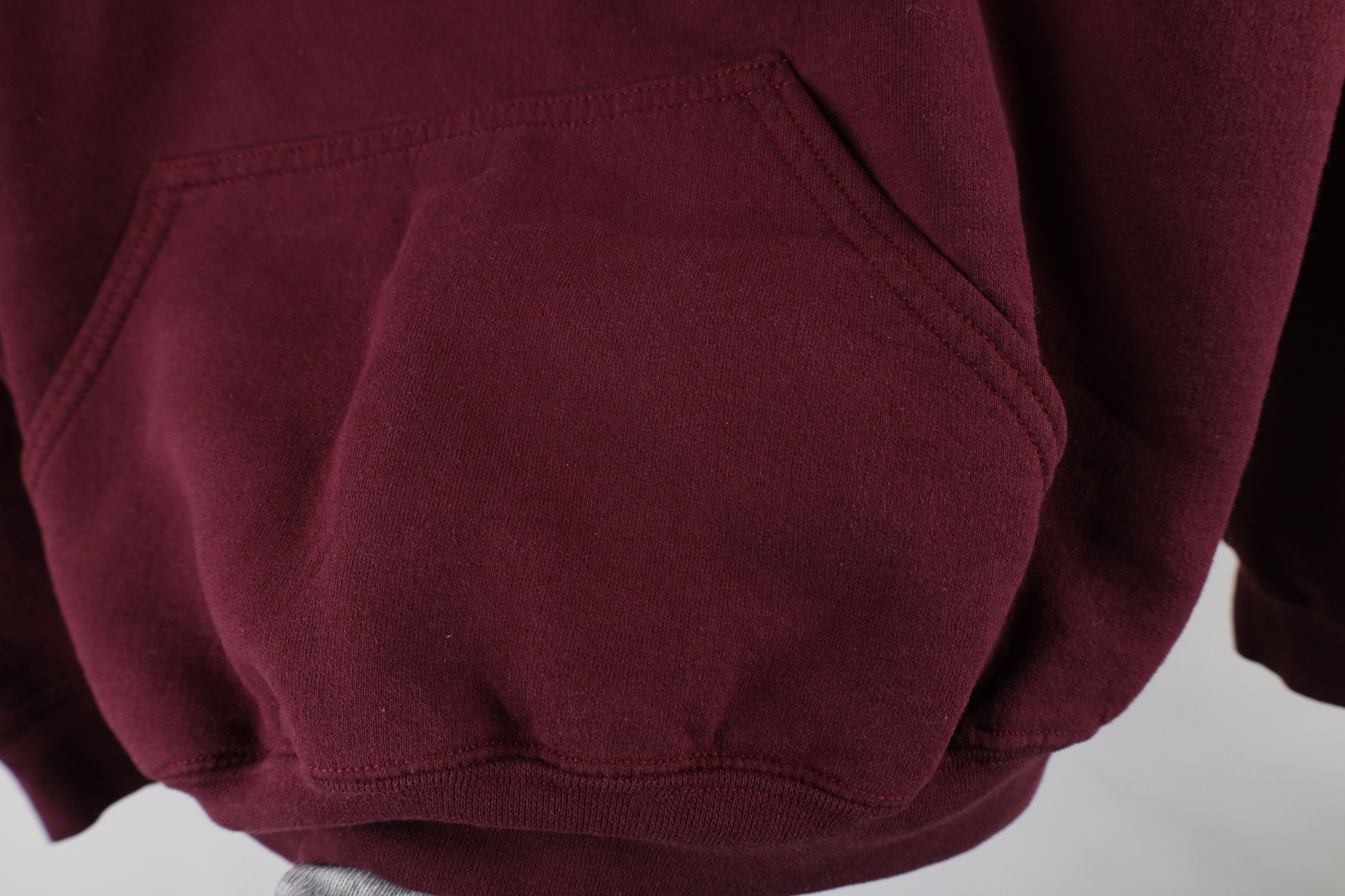 Vintage Vintage Y2K Jeep Motors Spell Out Hoodie Sweatshirt Maroon Size US M / EU 48-50 / 2 - 9 Thumbnail