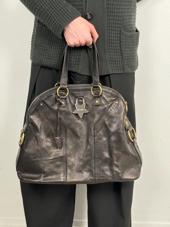 Yves Saint Laurent 2000s Yves Saint Laurent Star Black Shiny Leather Handle Bag Size ONE SIZE - 3 Thumbnail
