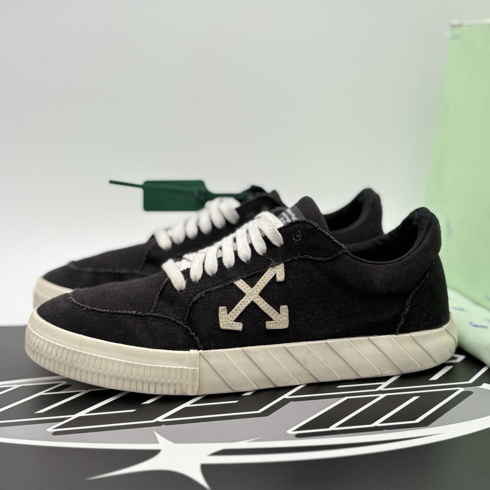 Off-White Off-White Vulc Sneaker ' Black White ' | GOOD CONDITION! Size US 11 / EU 44 - 1 Thumbnail