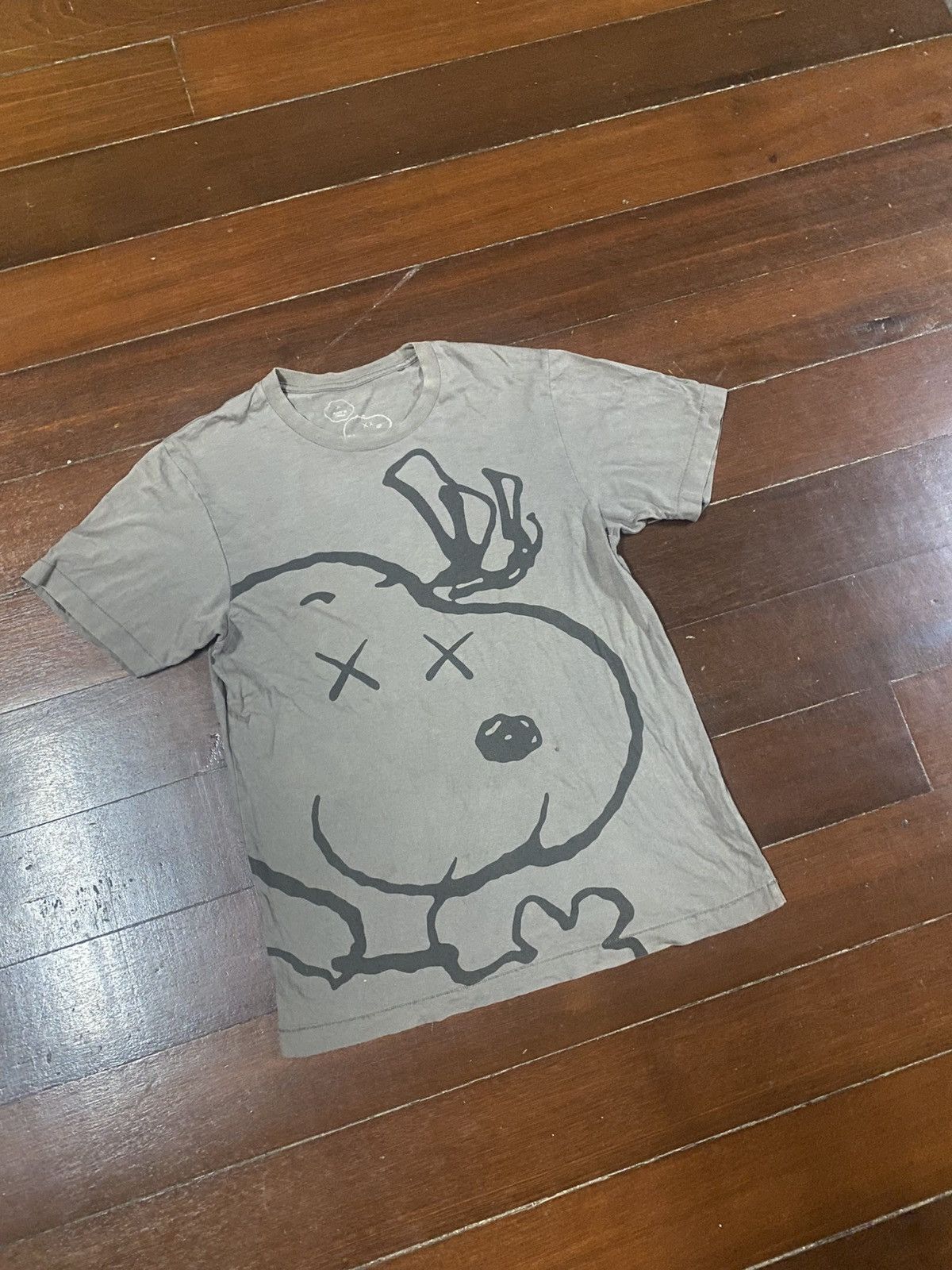 Kaws Rare Uniqlo x Kaws Snoopy Shirt over print Size US M / EU 48-50 / 2 - 2 Thumbnail