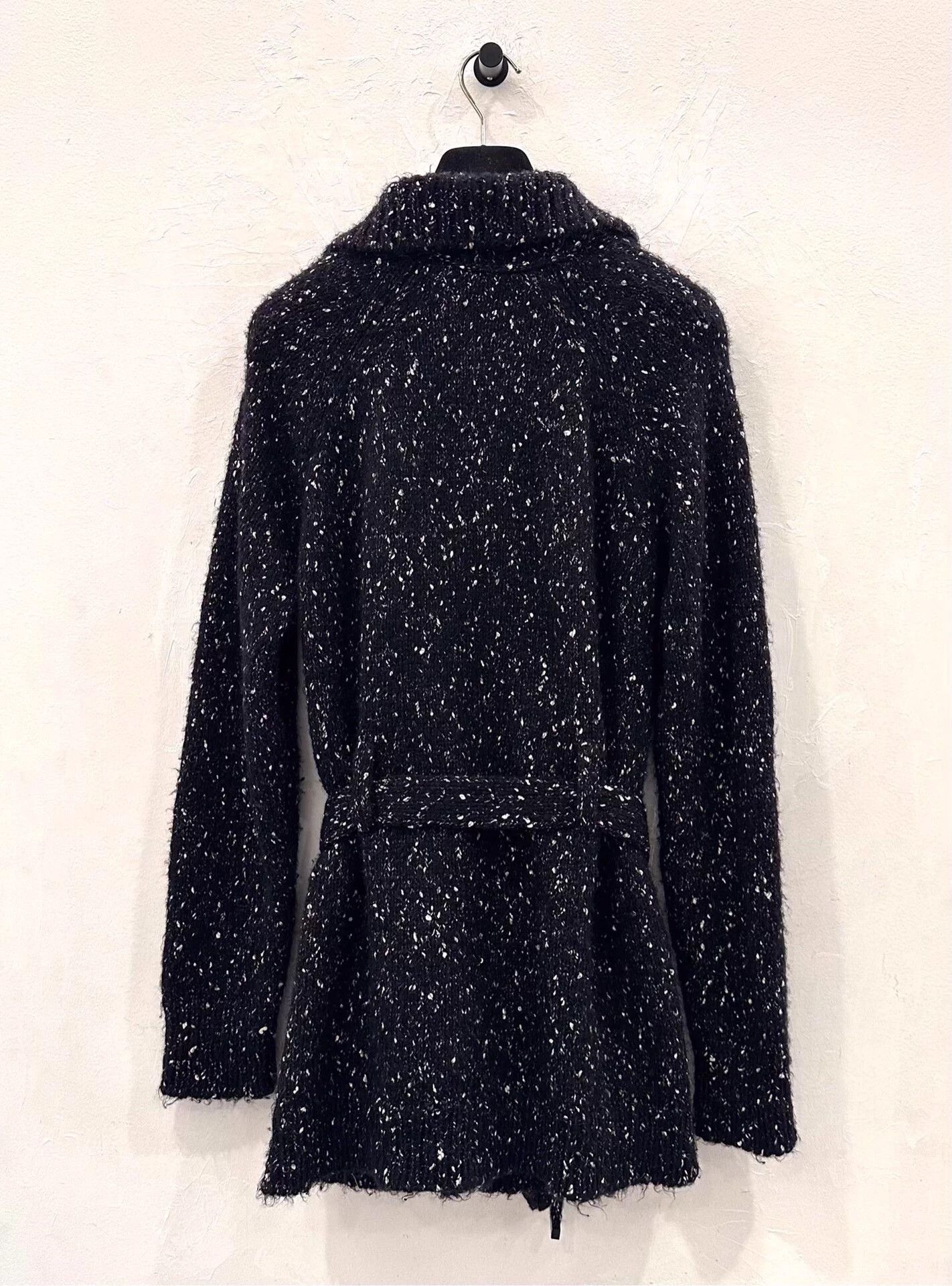 Chanel Chanel Women's B&W Snowflake Tweed Pearl Logo Jacket Size XS / US 0-2 / IT 36-38 - 3 Thumbnail