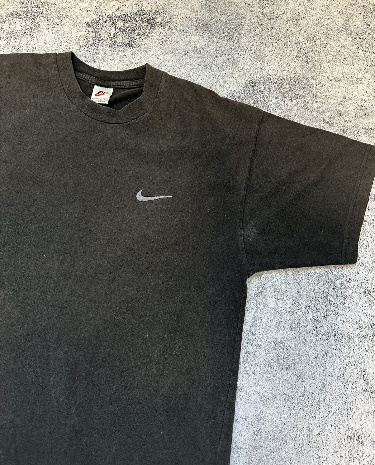 Nike Vintage Nike Black T-shirt Swoosh Logo Size US L / EU 52-54 / 3 - 5 Thumbnail