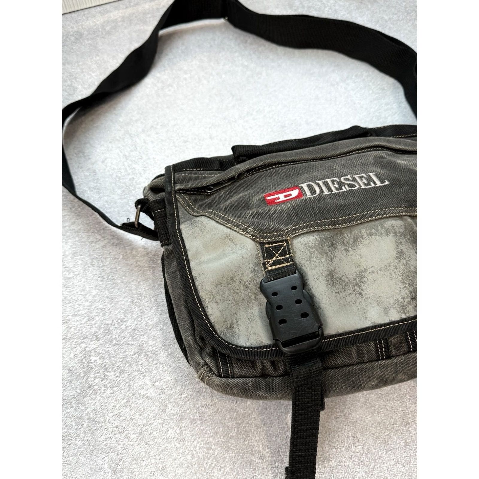 Diesel VINTAGE Diesel Shoulders Bag Military Crossbody Men Y2K Messenger Bag USA Size ONE SIZE - 4 Thumbnail
