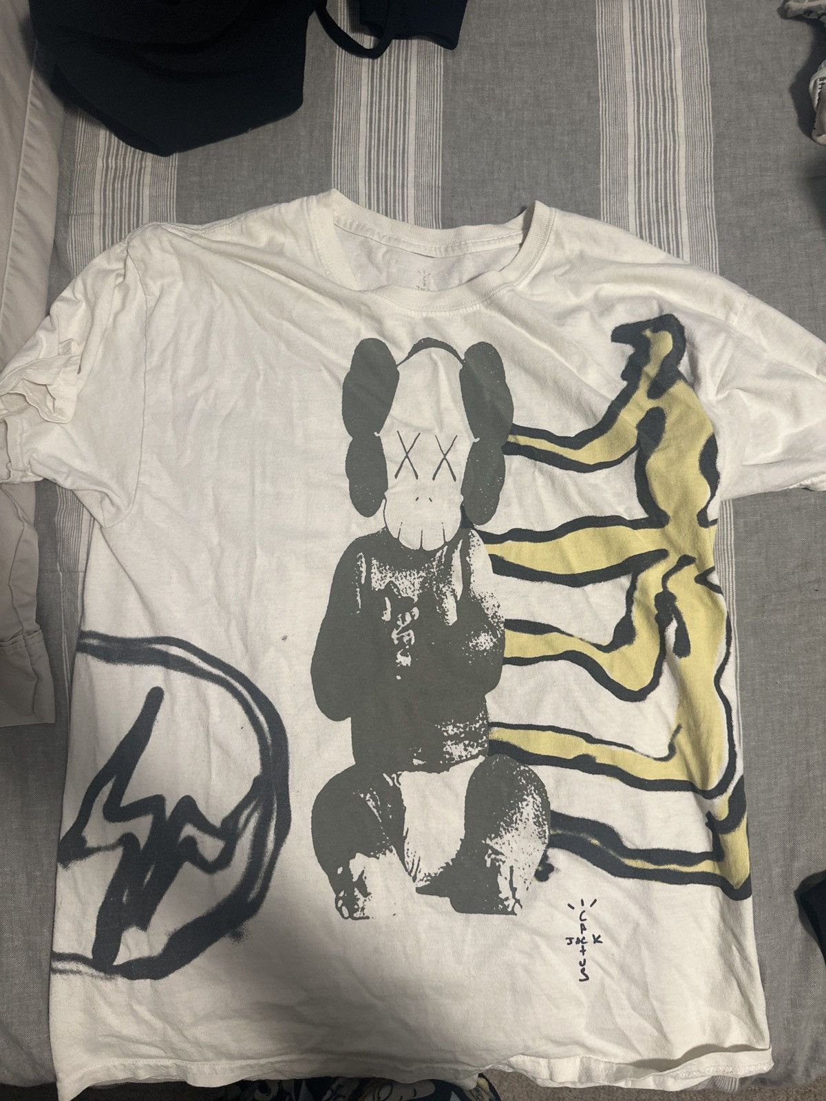 Kaws × Travis Scott Travis Scott x KAWS T-Shirt Size US M / EU 48-50 / 2 - 1 Thumbnail