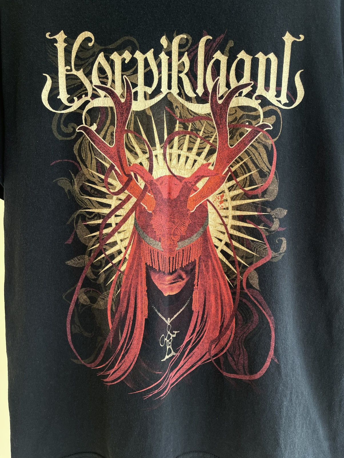 Band Tees Korpiklaani Shaman T-Shirt Gildan 2014 Folk Metal 2010s Size US L / EU 52-54 / 3 - 4 Thumbnail